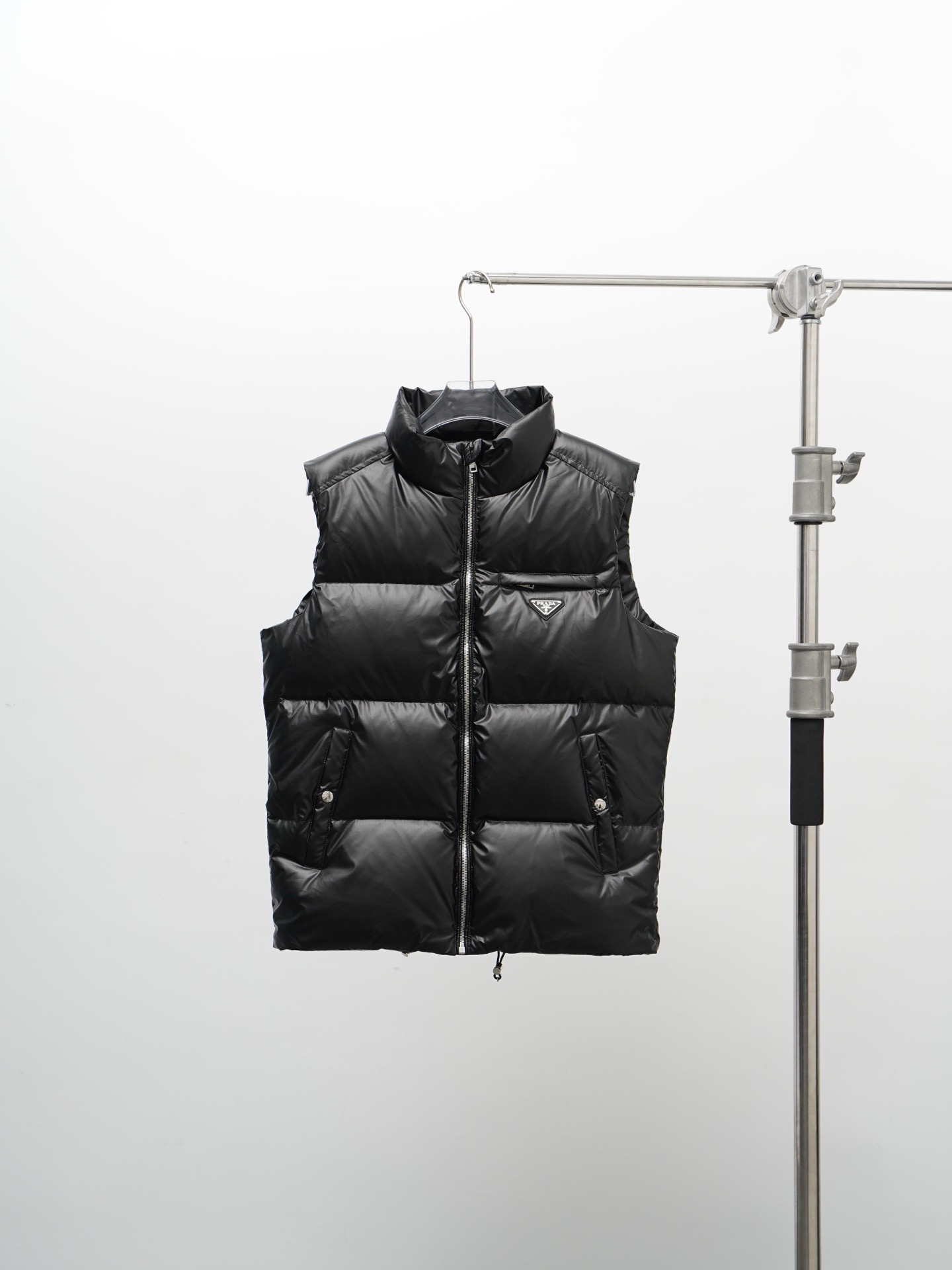 PRADAプラダ 冬季新作 90％ホワイトダックダウン トライアングルロゴ ダウンベスト カップルモデルMONCLER