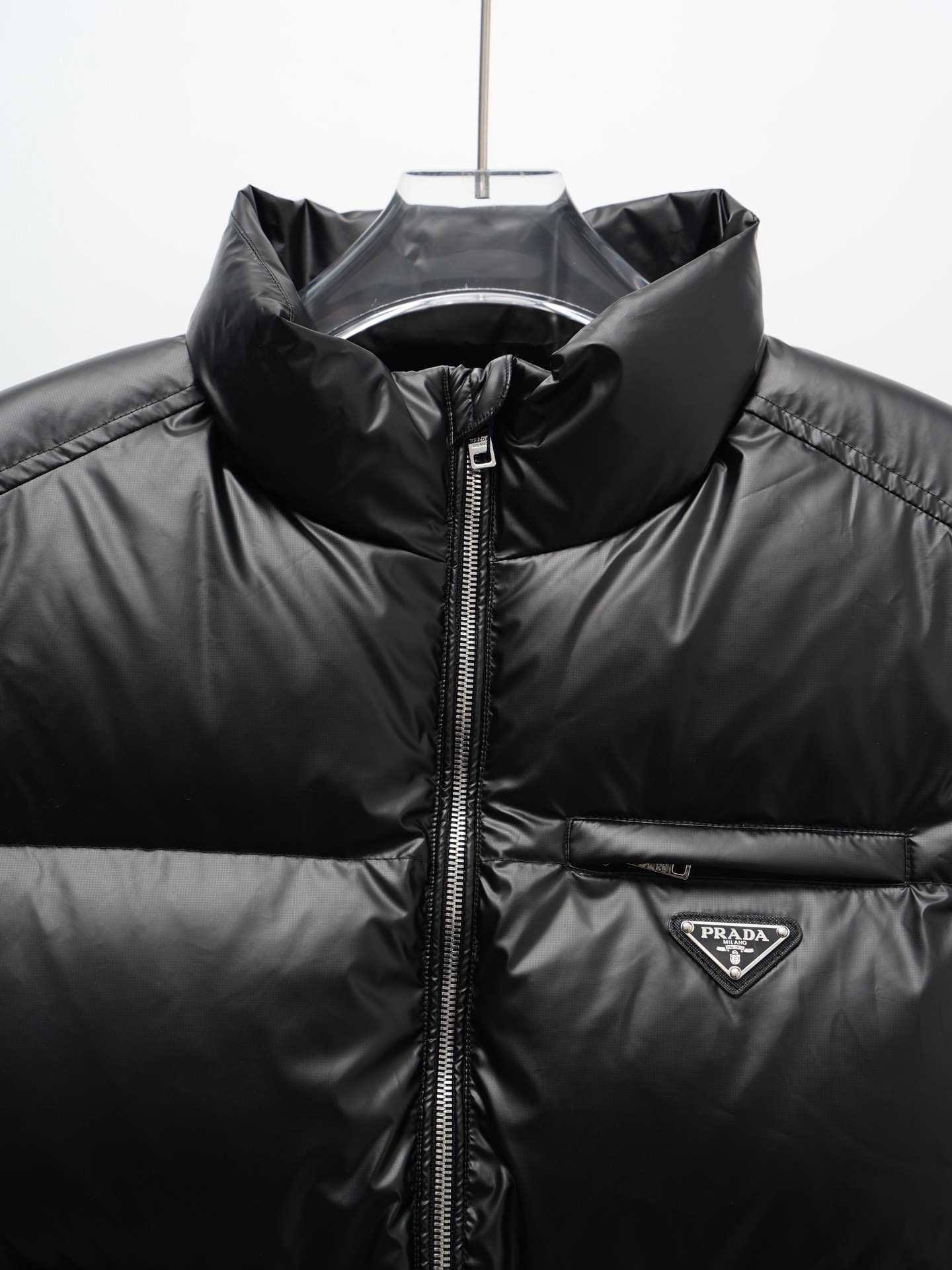 PRADAプラダ 冬季新作 90％ホワイトダックダウン トライアングルロゴ ダウンベスト カップルモデルMONCLER