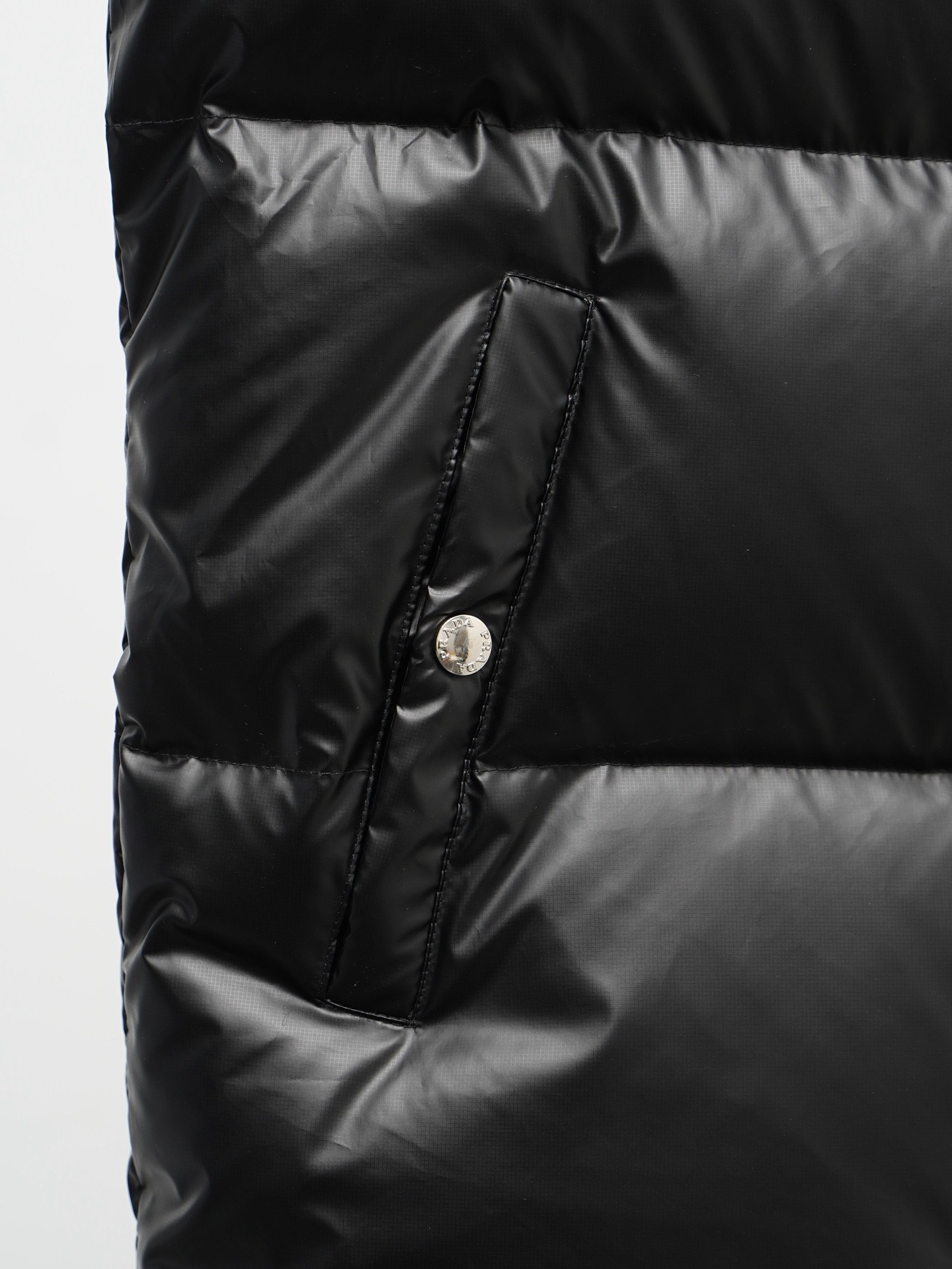 PRADAプラダ 冬季新作 90％ホワイトダックダウン トライアングルロゴ ダウンベスト カップルモデルMONCLER