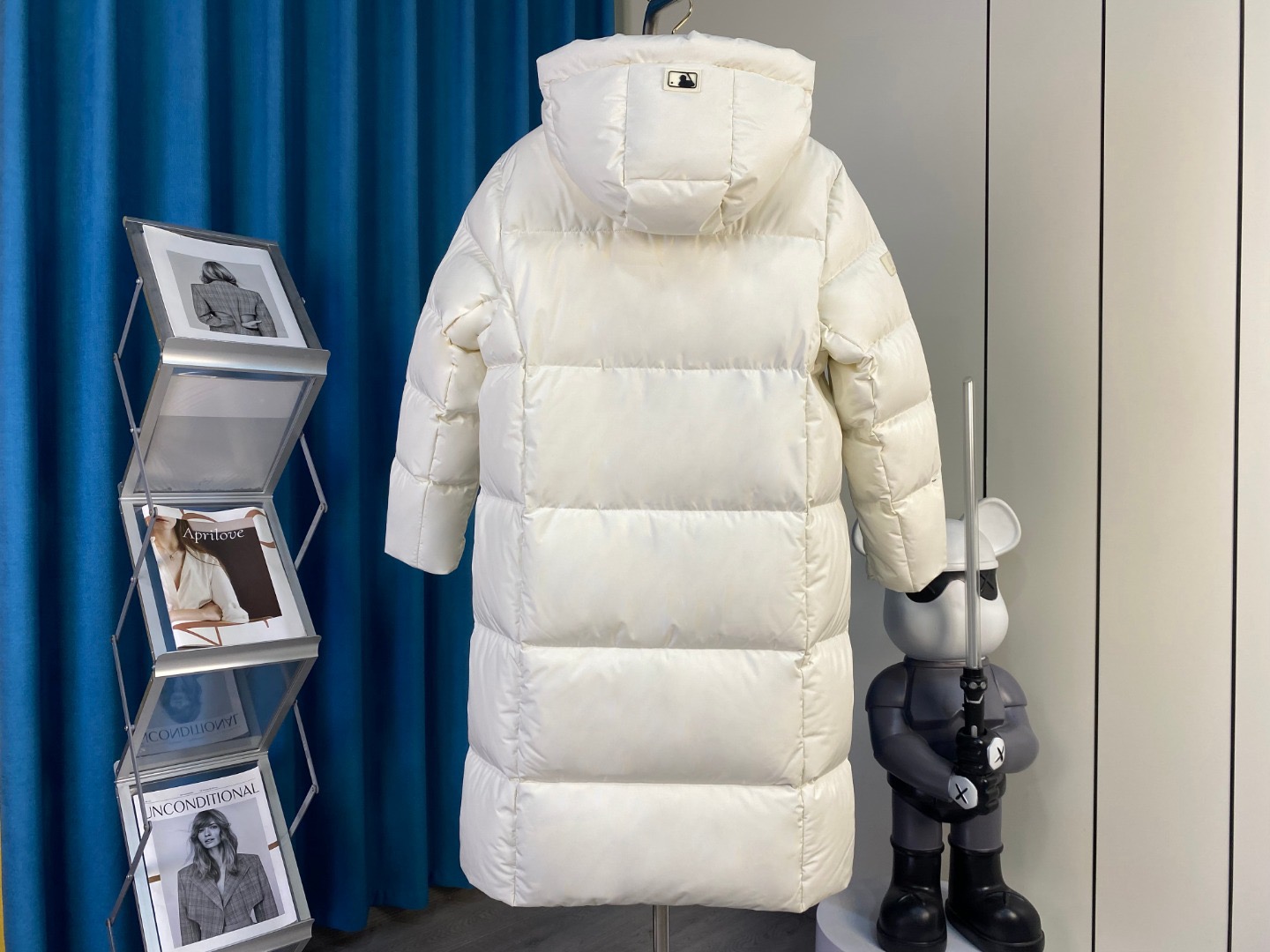 MLB ロングダウンコート 申ミナ（シン・ミナ）着用モデル NYロゴ入り カップルペアモデルmoncler