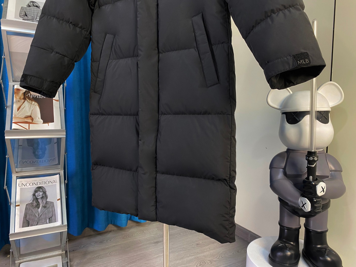MLB ロングダウンコート 申ミナ（シン・ミナ）着用モデル NYロゴ入り カップルペアモデルmoncler