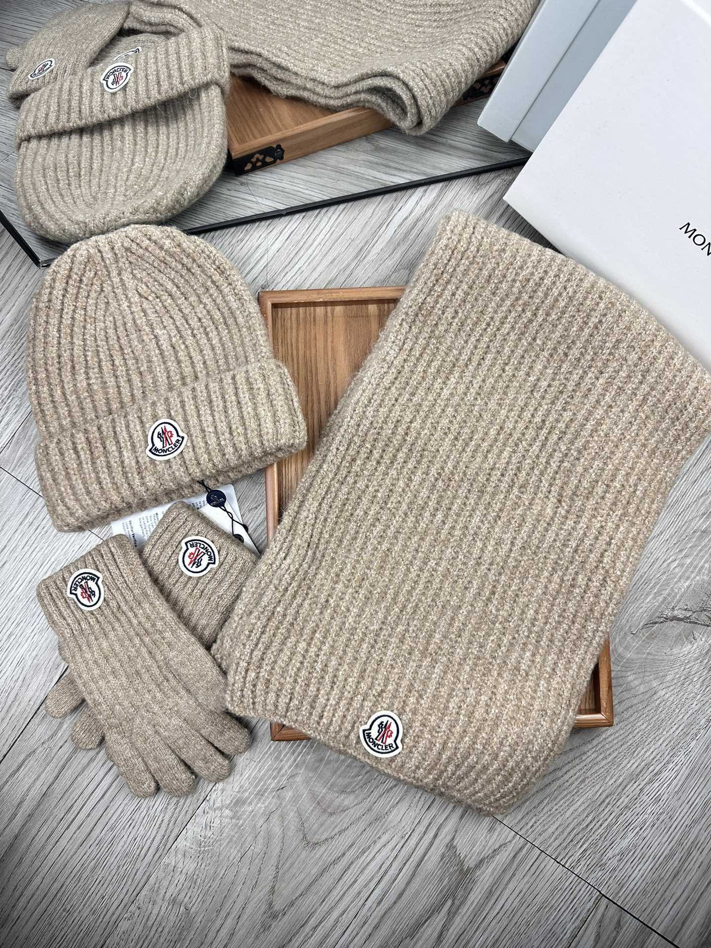 モンクレール新作 フォックスファーボール付きニット帽+マフラー +手袋 3点セット Moncler