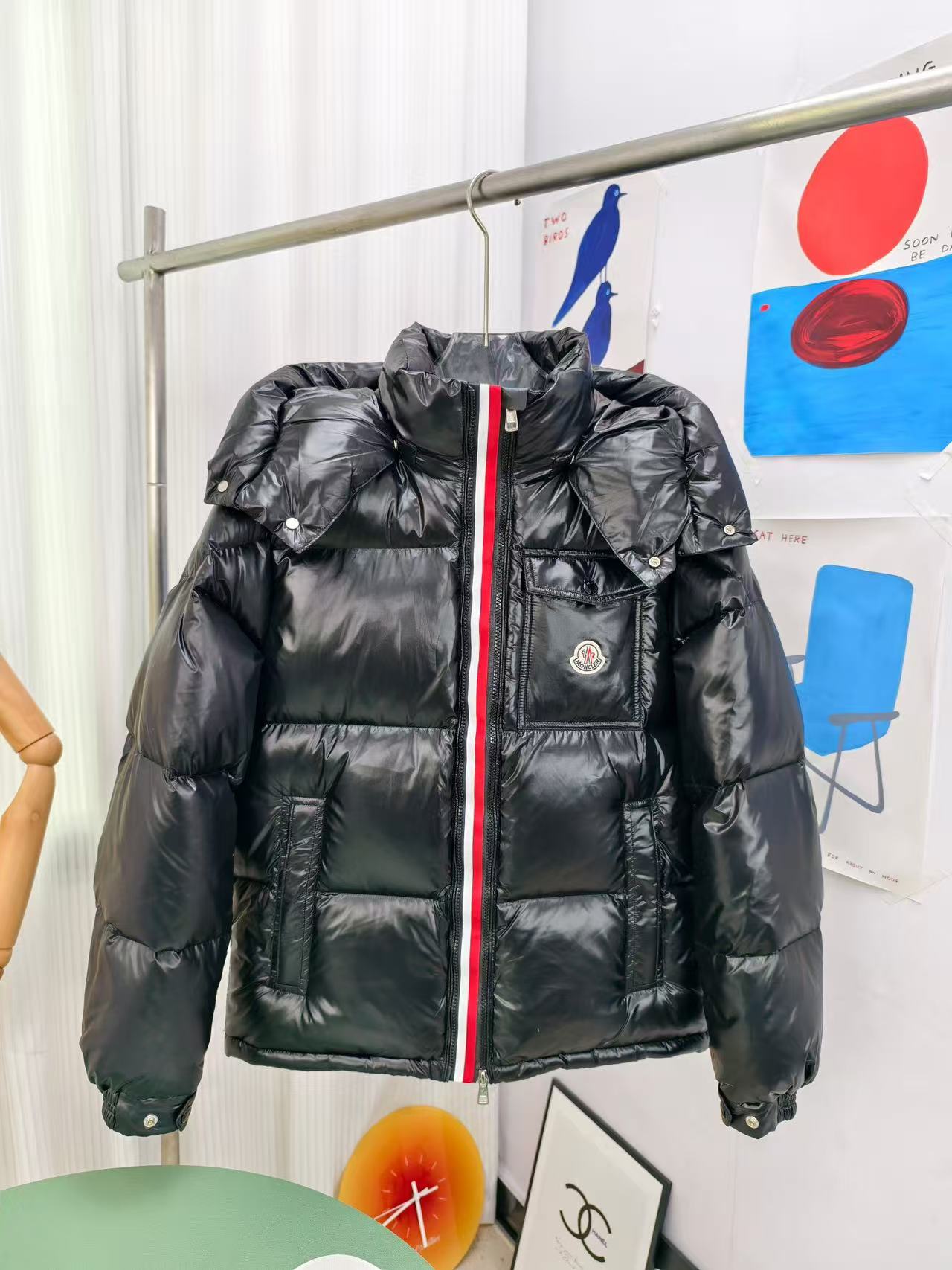爆買い！MONCLERモンクレール  3色ストライプ・3色織りテープ モンベリアルシリーズ 雪山用グースダウン スキーシーズン向け 無地 フード付き ショート丈 保温ダウンジャケット