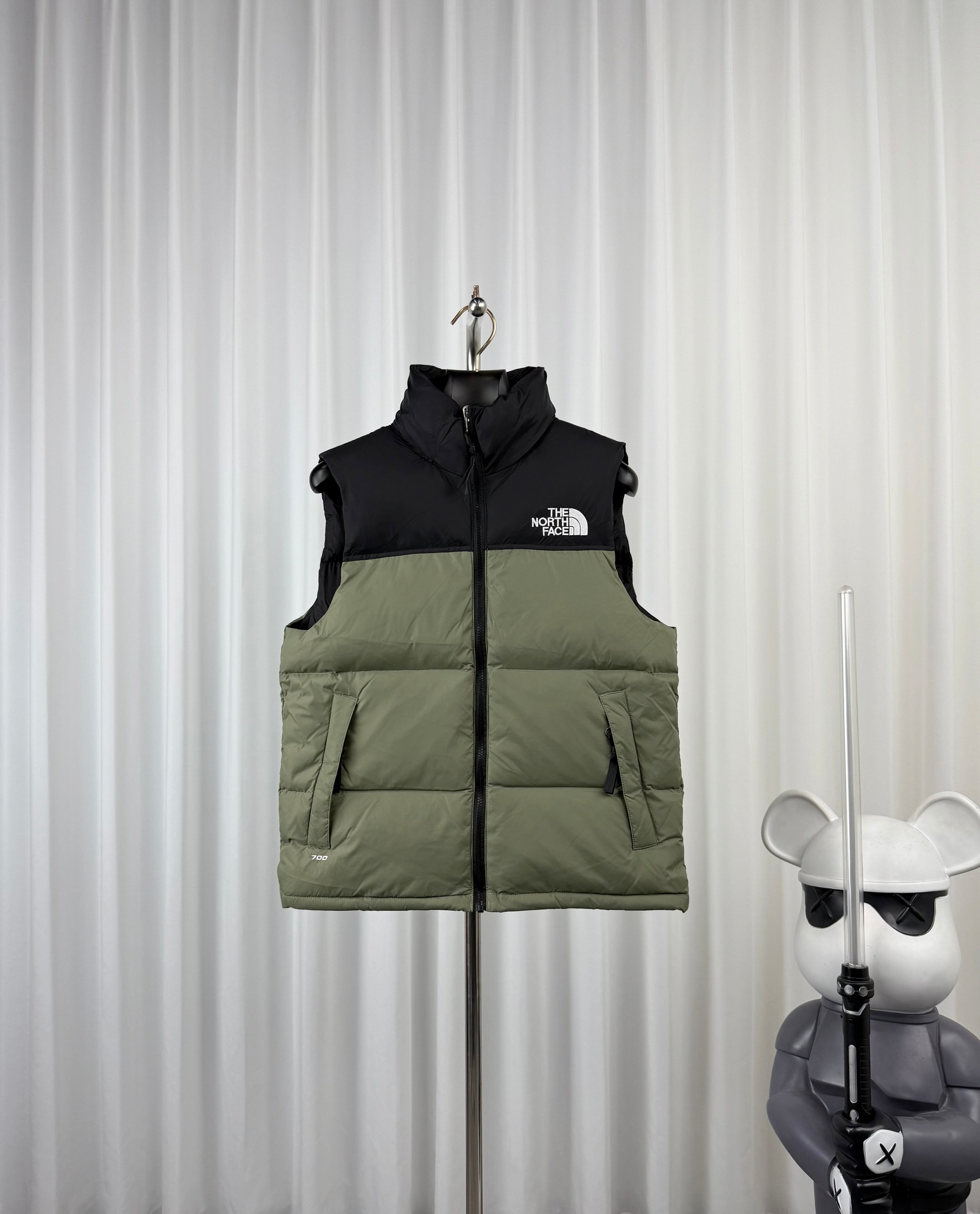 𝐓𝐡𝐞 𝐍𝐨𝐫𝐭𝐡 𝐅𝐚𝐜𝐞 1996 ノースフェイス キッズダウンベスト／子供用ダウンベストmoncler