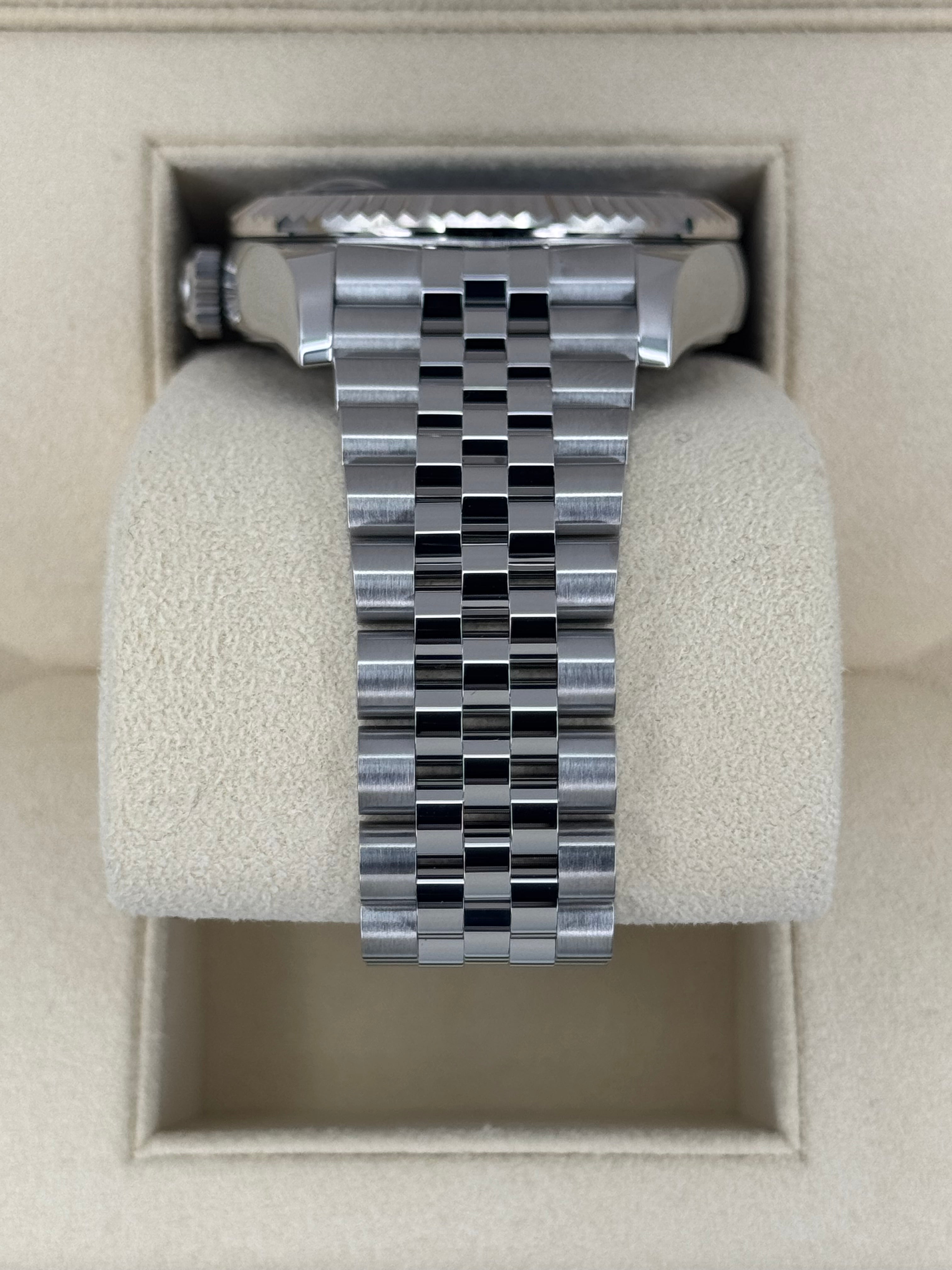 NEW 2024 ロレックス スカイドゥエラー 42mm 336934 ジュビリーブルーダイヤル