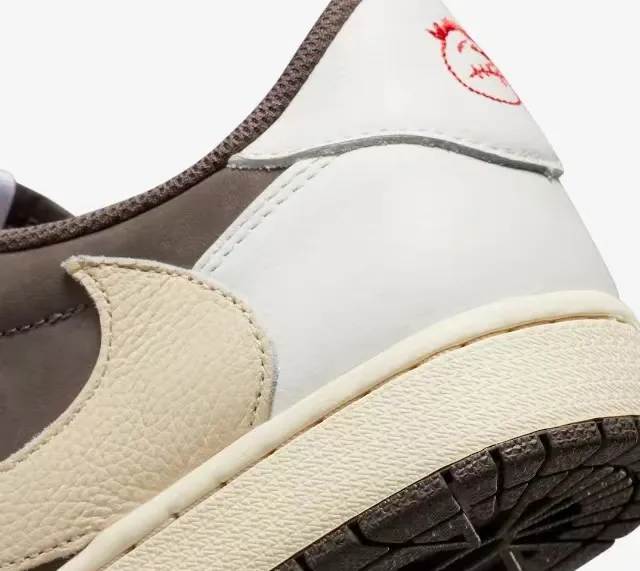 ★NIKE★送関込★激レア確定！世界が欲しがるプレミアムな逸足♪ TRAVIS SCOTT X AIR JORDAN 1 LOW OG