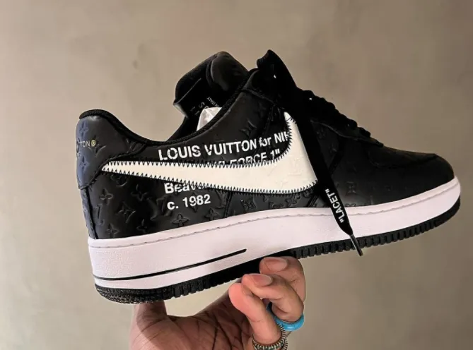 【新商品発売】【今年の新商品】the louis vuitton x nike air force 1【代金引換】七色