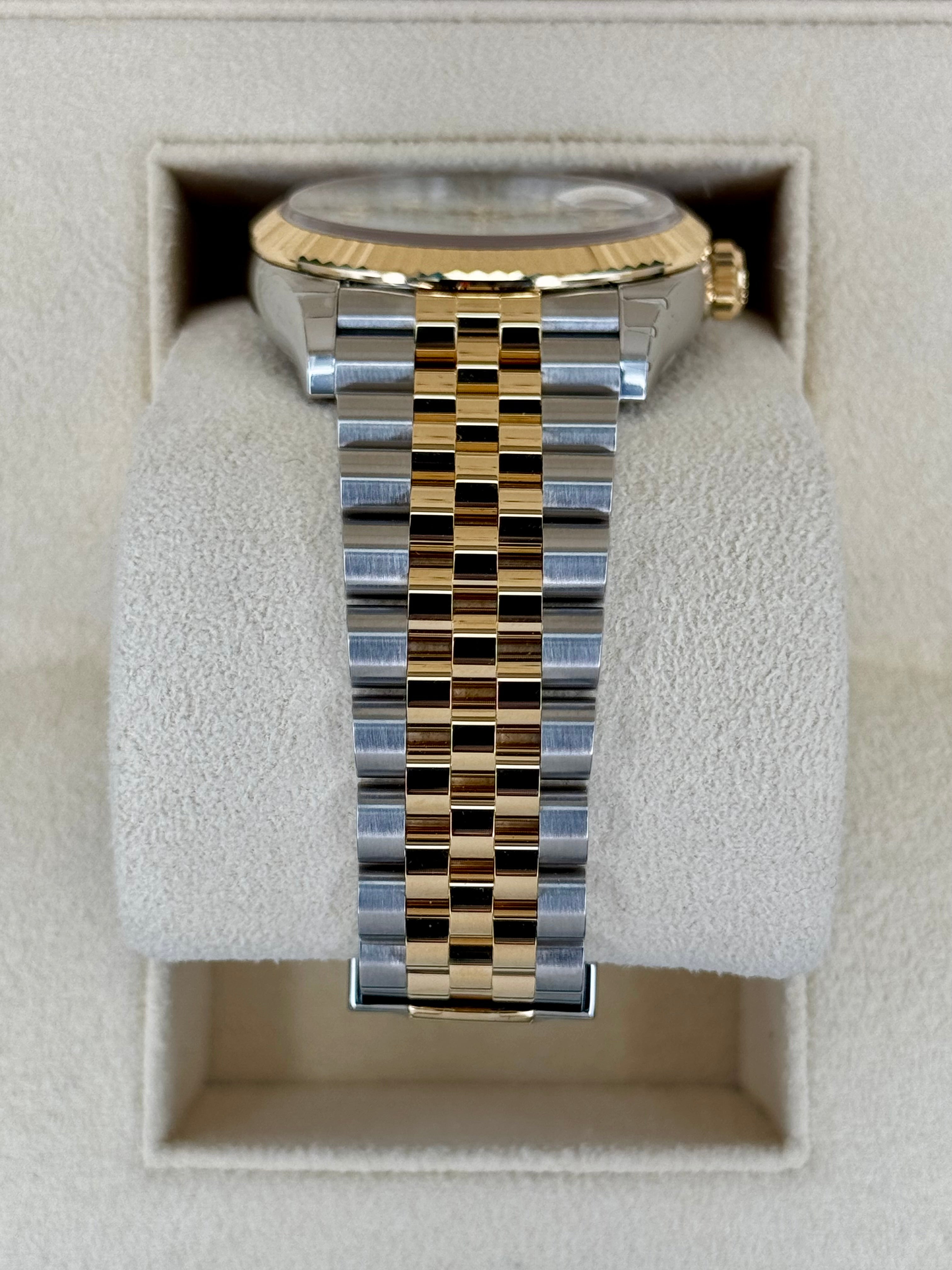 NEW 2024 ロレックス デイトジャスト 36mm 126233 マザーオブパール ダイヤモンドダイヤル