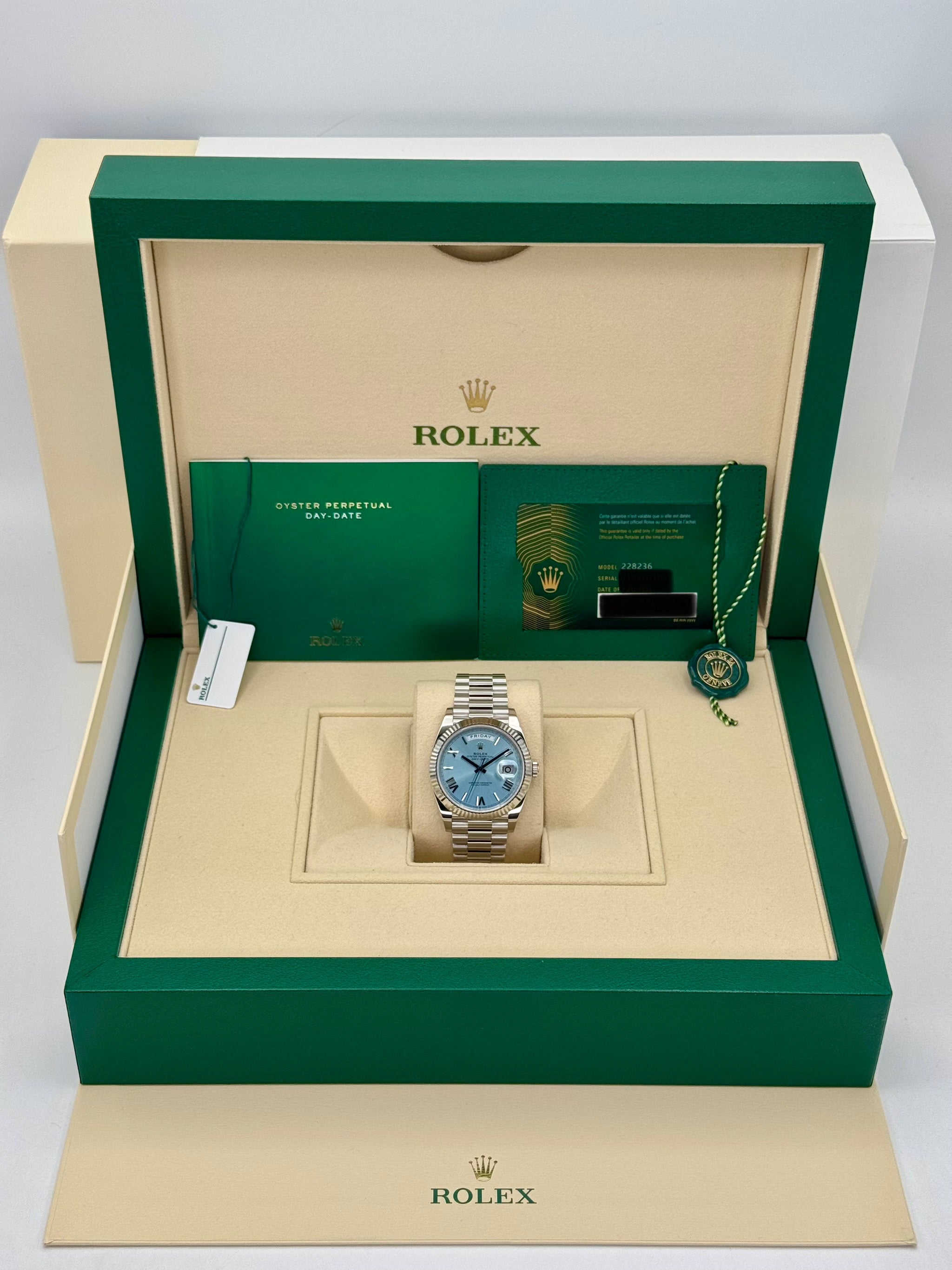 NEW 2024 ロレックス デイデイト プラチナ 40mm 228236 アイスブルーローマンダイヤル