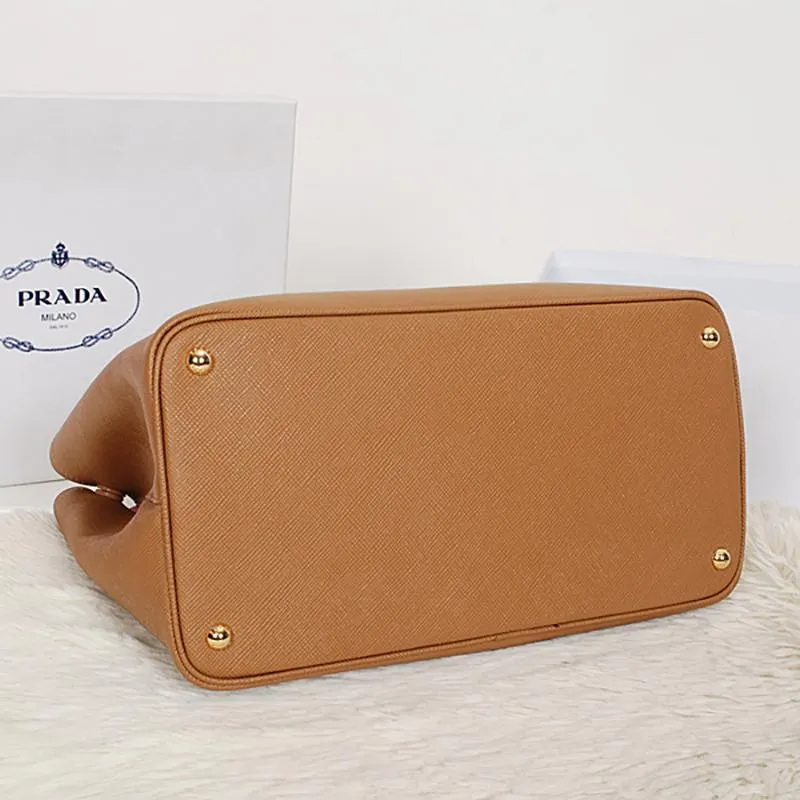 PRADA(プラダ) ダブルバッグ ブラウン