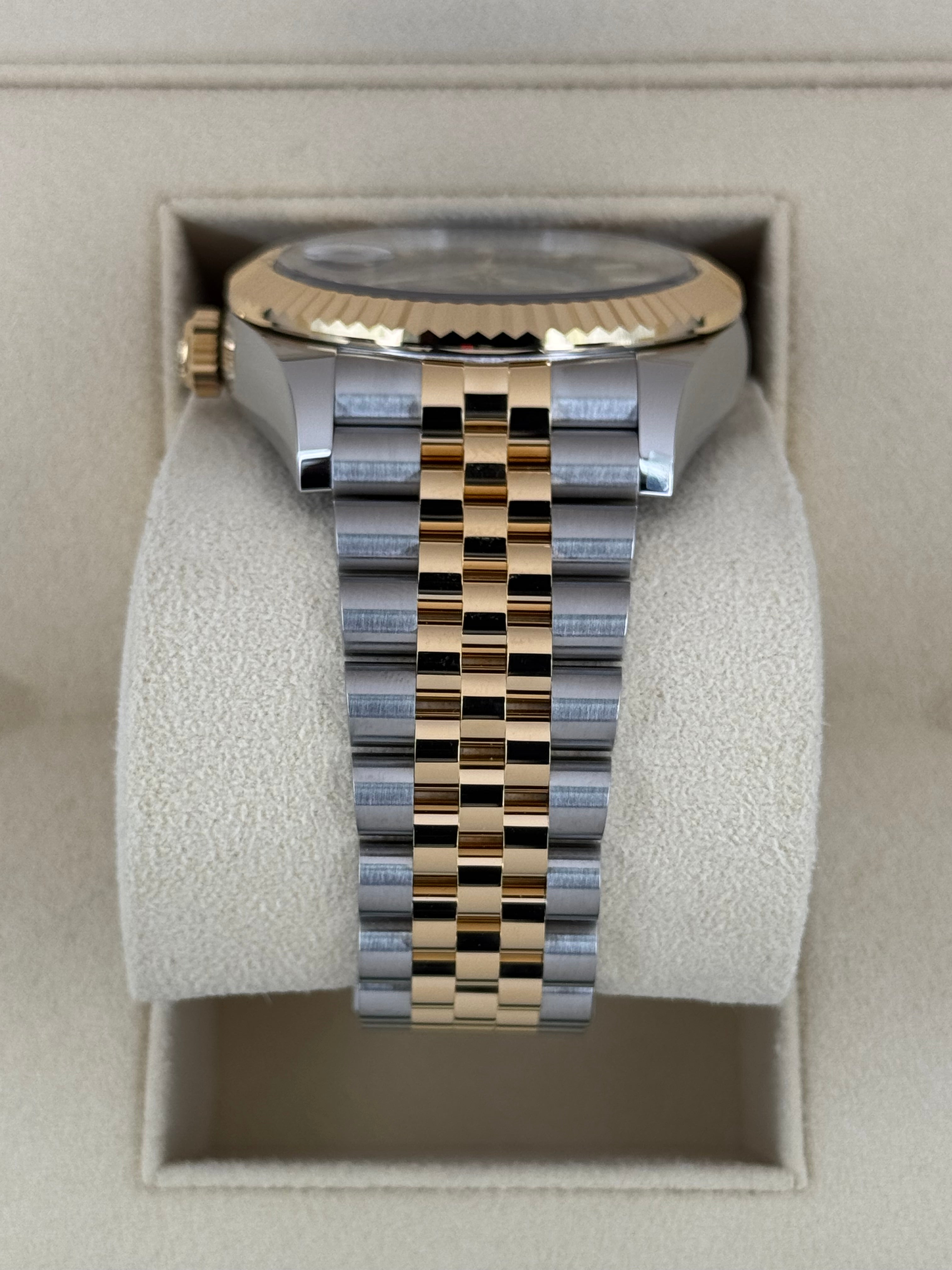 NEW 2025 ロレックス スカイドゥエラー 42mm 336933 ジュビリーブラックダイヤル