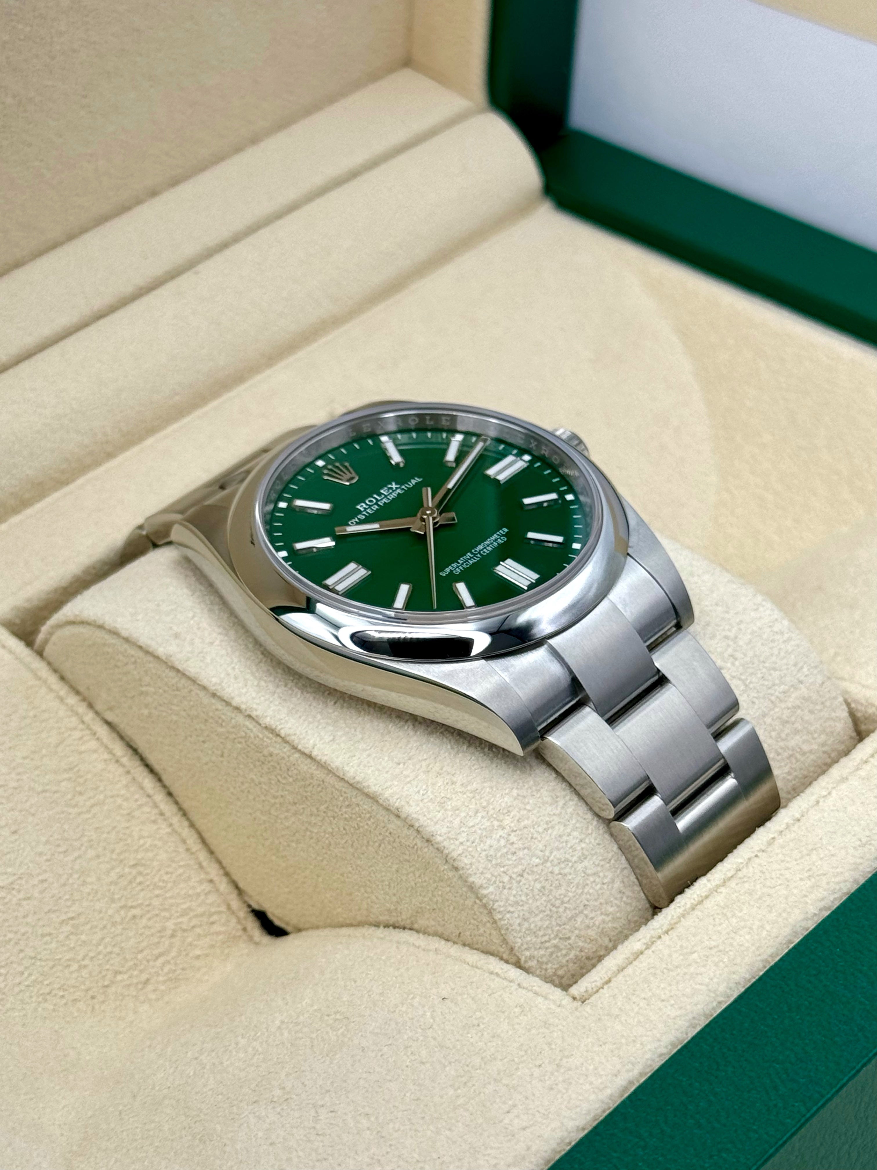 NEW 2024 ロレックス オイスターパーペチュアル 41mm 124300 グリーンダイヤル