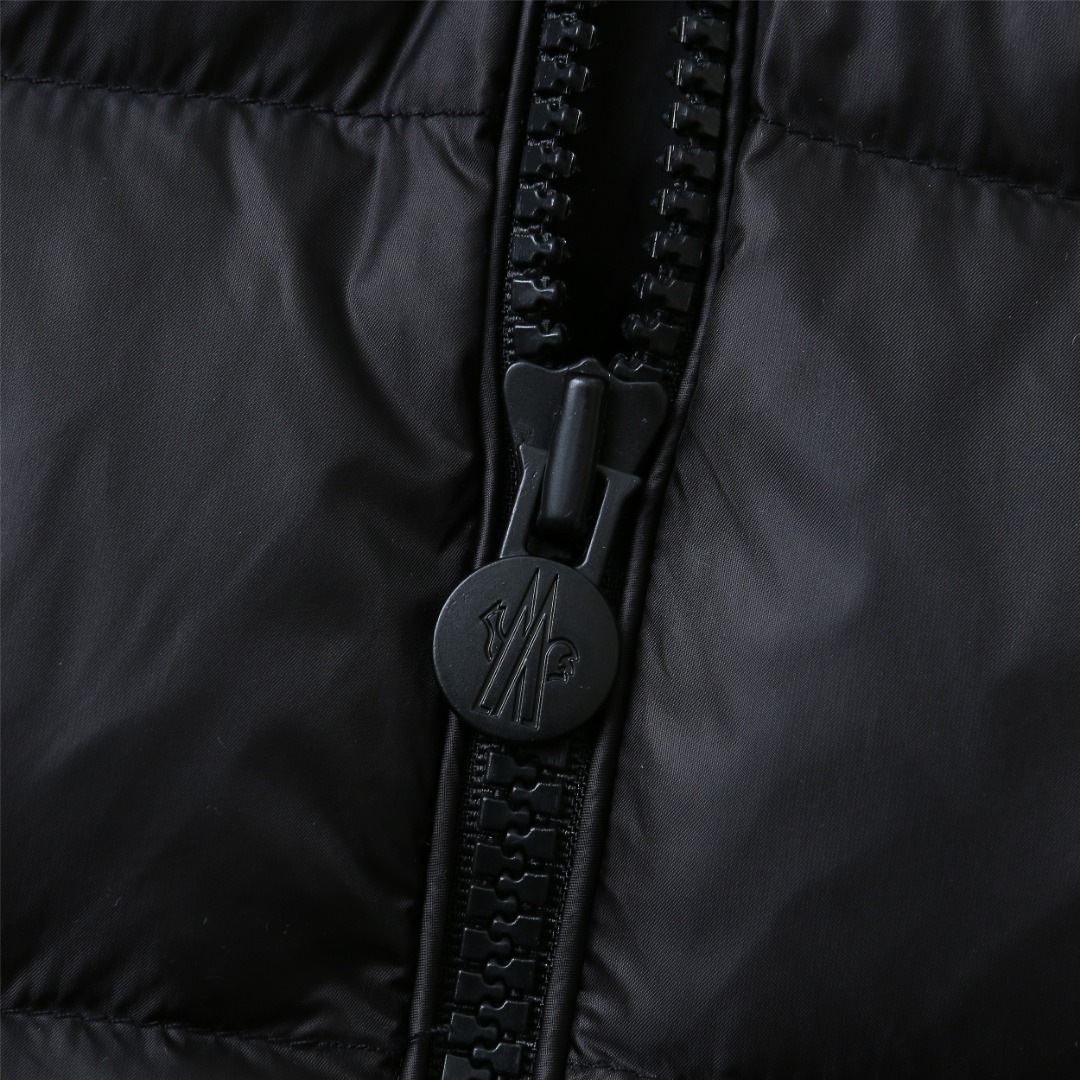 【公式認定ストア】MONCLER  ダウンジャケット Montreuil（ユニセックス）多くの著名人やセレブに愛用されています! 即完売必至