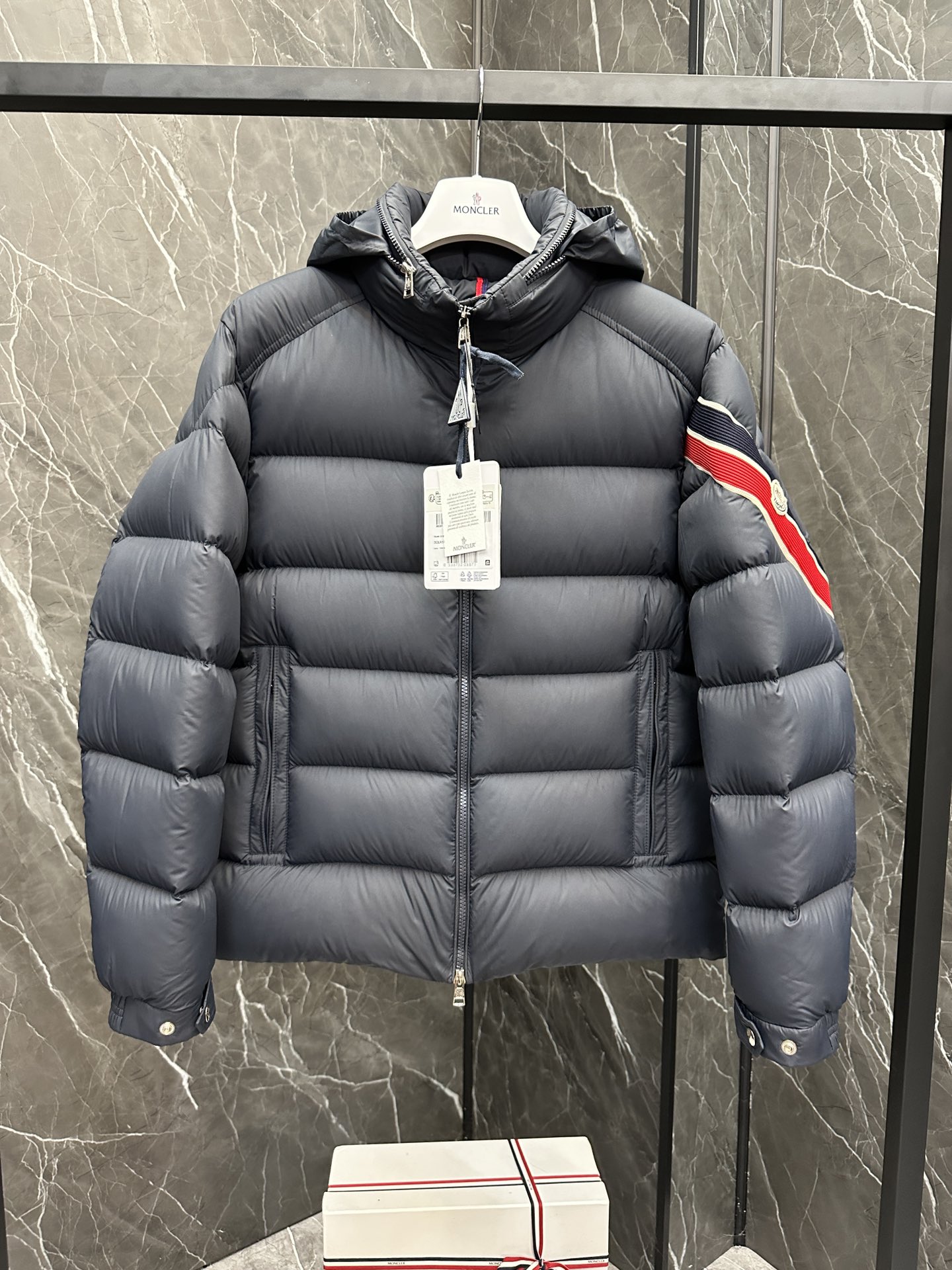 MONCLER Solayan 2024年の新作で人気のあるもの  モンクレール 定番ダウンコート 限定発売中！