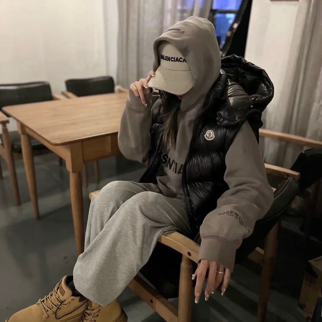 【公式認定ストア】MONCLER  ダウンジャケット Bormes（ユニセックス）「ベスト」(べすと) モンクレール 定番ダウンコート 限定発売中！即完売必至