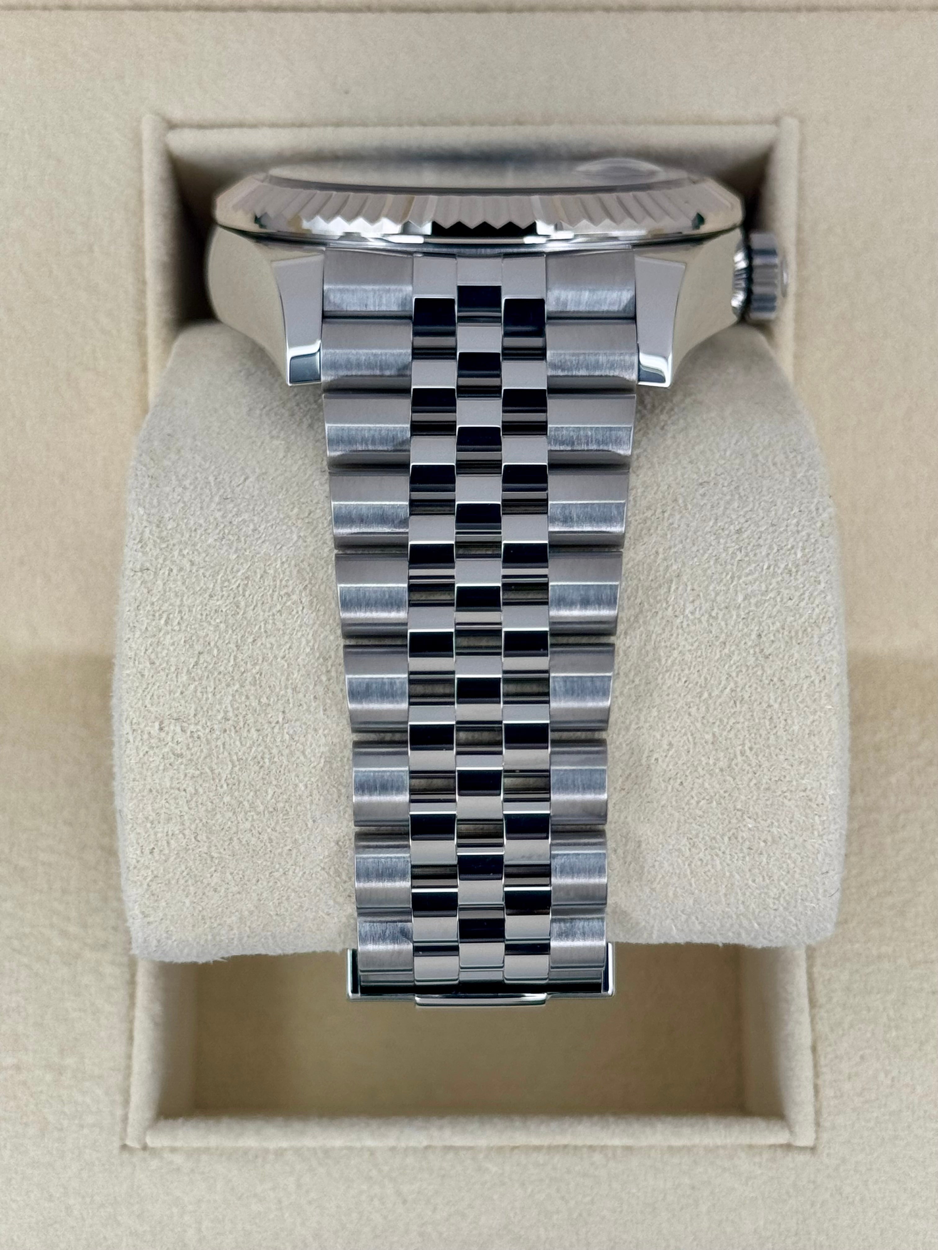 2022 スカイドゥエラー 42mm 326934 ステンレススティール ジュビリー ブルーダイヤル