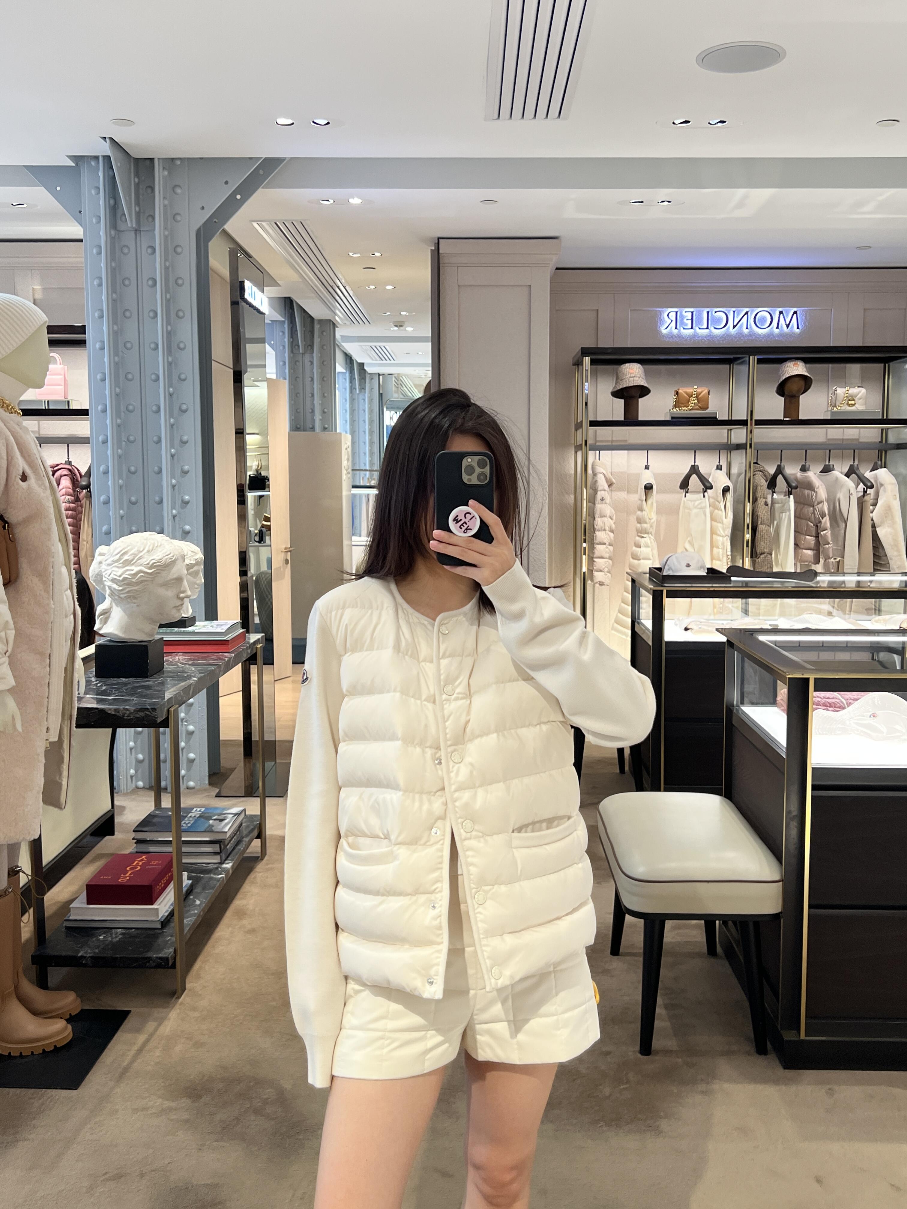 【人気商品】MONCLERレディース ウールハイネックショート丈ダウンジャケット 無地