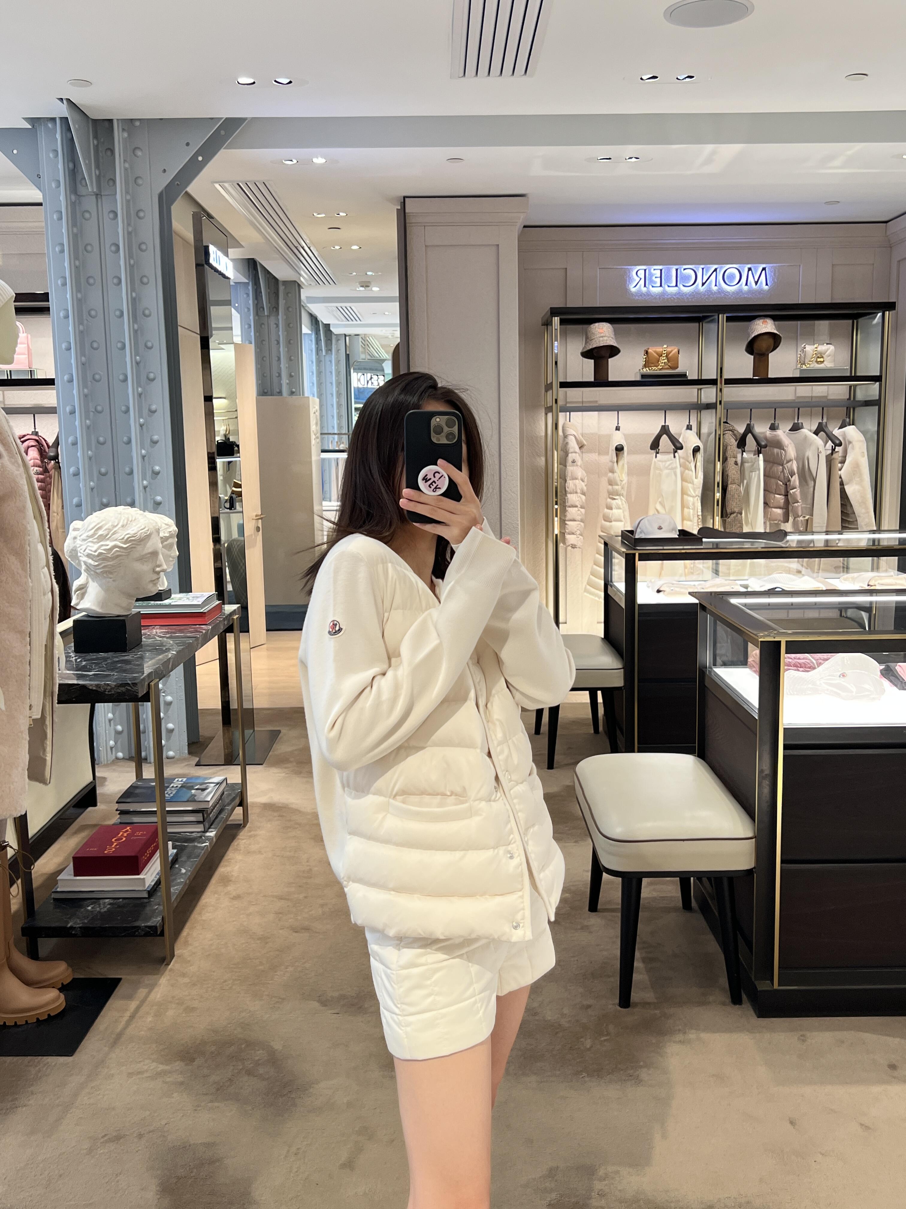 【人気商品】MONCLERレディース ウールハイネックショート丈ダウンジャケット 無地