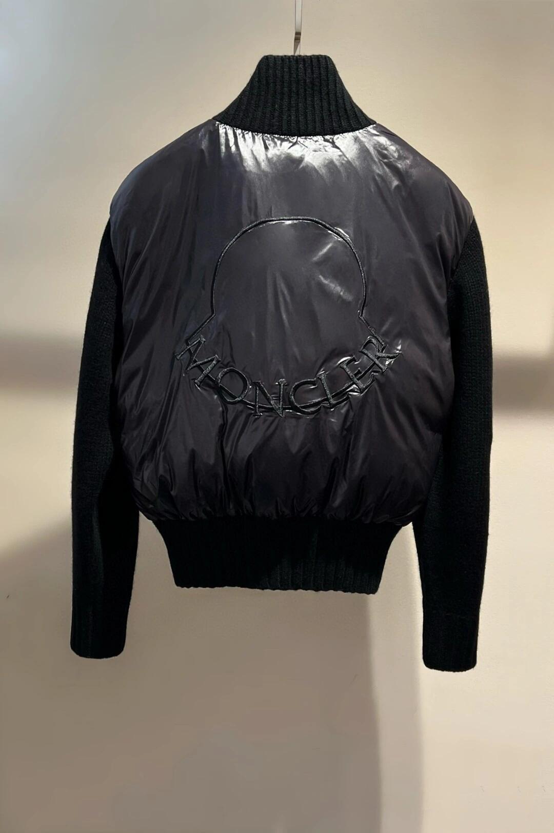 【人気商品】MONCLERレディース ウールハイネックショート丈ダウンジャケット 無地