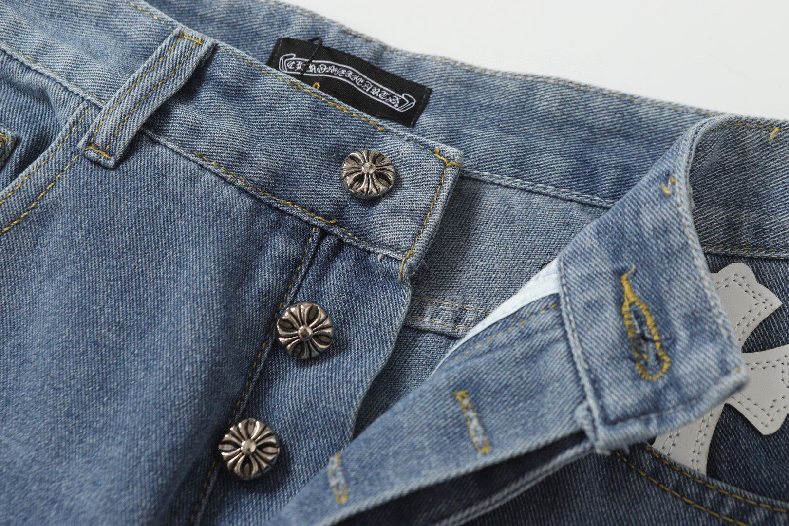 Chrome Hearts ヴィンテージウォッシュ アイスブルー クロスパッチ パリ限定デニムパンツ ストレートフィット