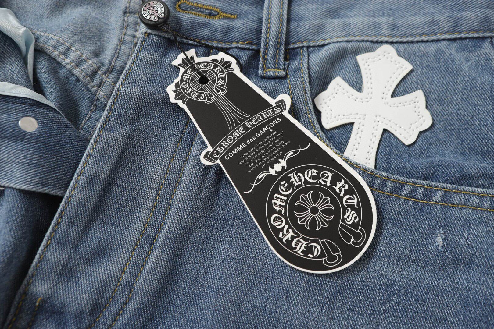Chrome Hearts ヴィンテージウォッシュ アイスブルー クロスパッチ パリ限定デニムパンツ ストレートフィット