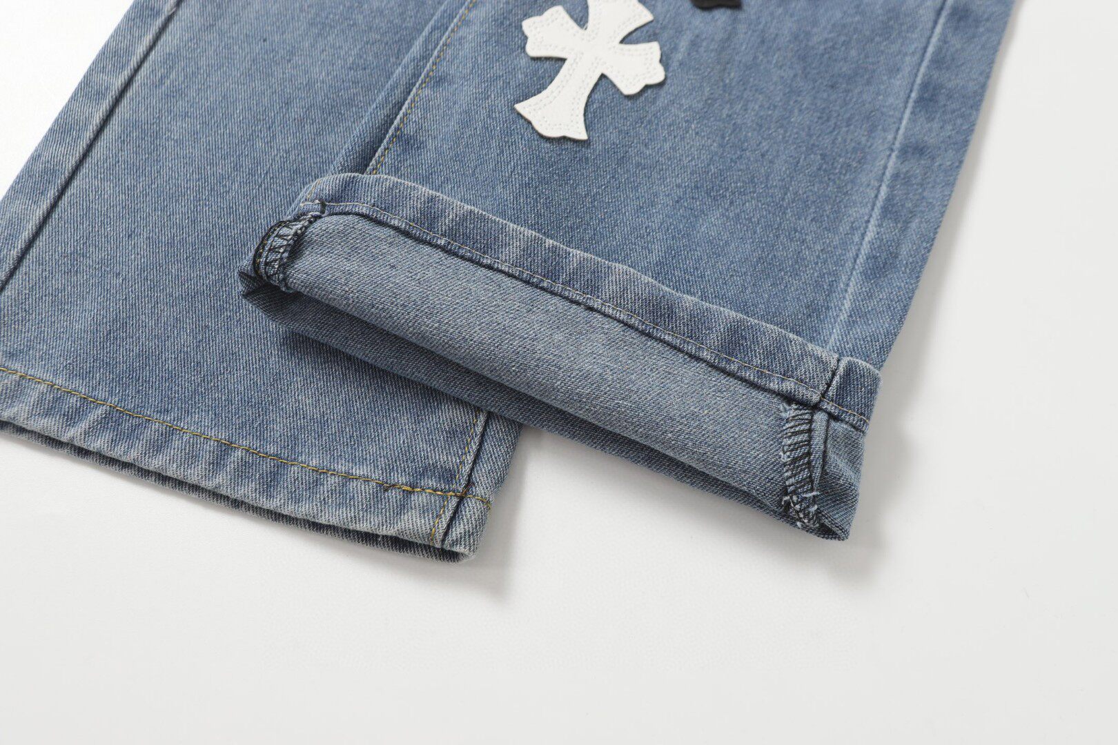 Chrome Hearts ヴィンテージウォッシュ アイスブルー クロスパッチ パリ限定デニムパンツ ストレートフィット