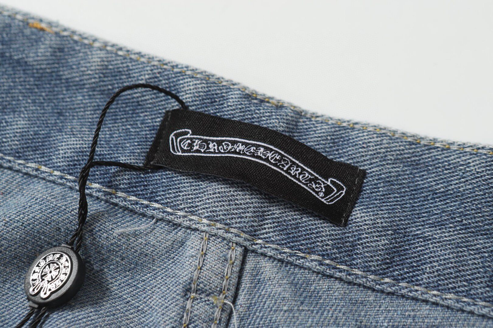 Chrome Hearts ヴィンテージウォッシュ アイスブルー クロスパッチ パリ限定デニムパンツ ストレートフィット