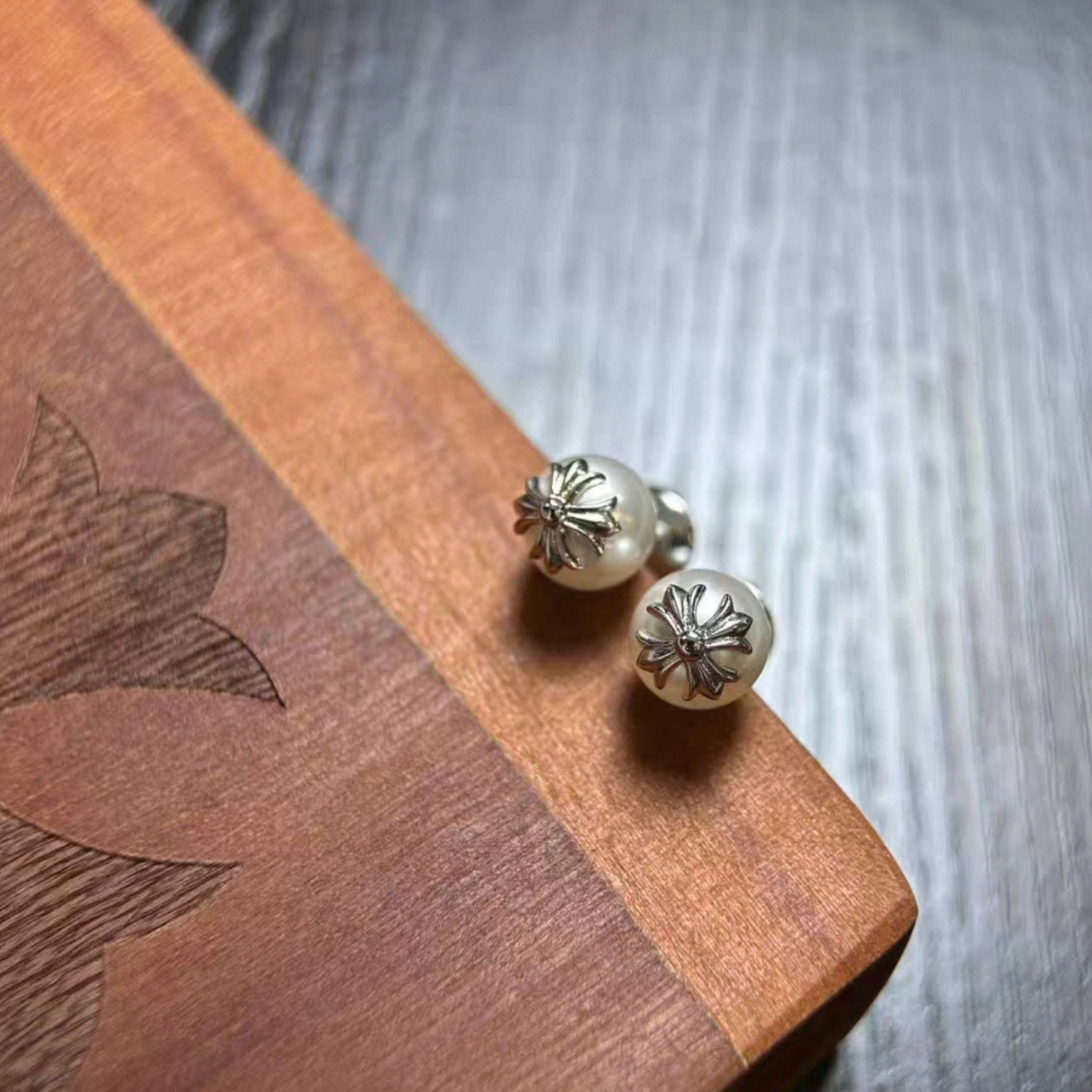 Chrome Hearts パール/ホワイトゴールドピアス