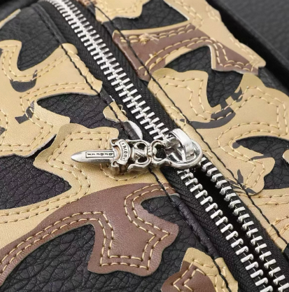 Chrome Hearts ワッペン付きカモフラレザークロスパッチバックパック