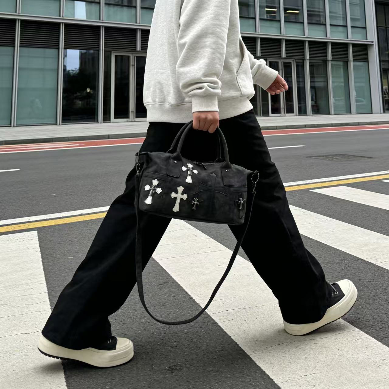 V系 バッグ メンズ モード系 ミニバッグ オラオラ系 ショルダーバッグ PUレザー 十字架 クロス 派手 alcw ミリタリーバッグ 変形 BAG ユニセックス 男 鞄 個性的 お兄系 ヴィジュアル系 ファッション 衣装 ホスト スーツ レディース おしゃれ オシャレ