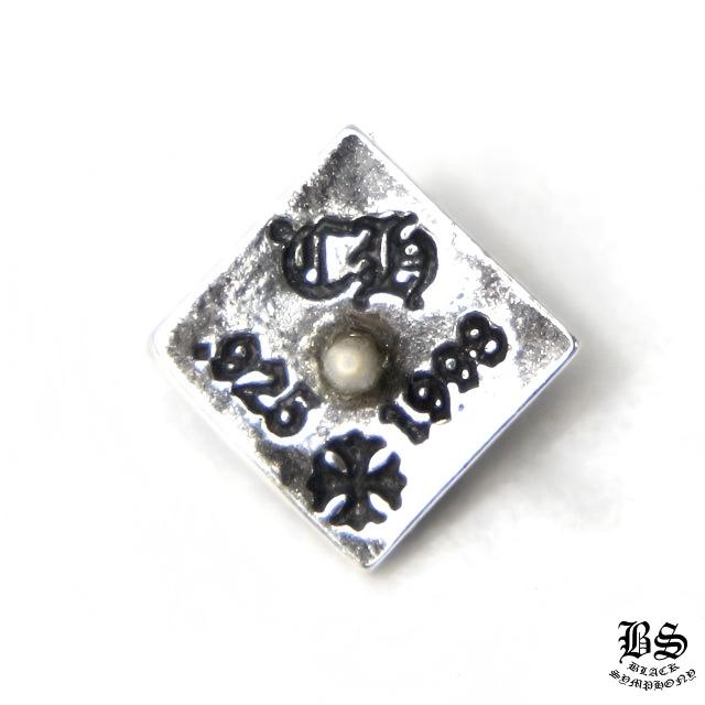 クロムハーツ CHプラスピラミッドスタッドピアス