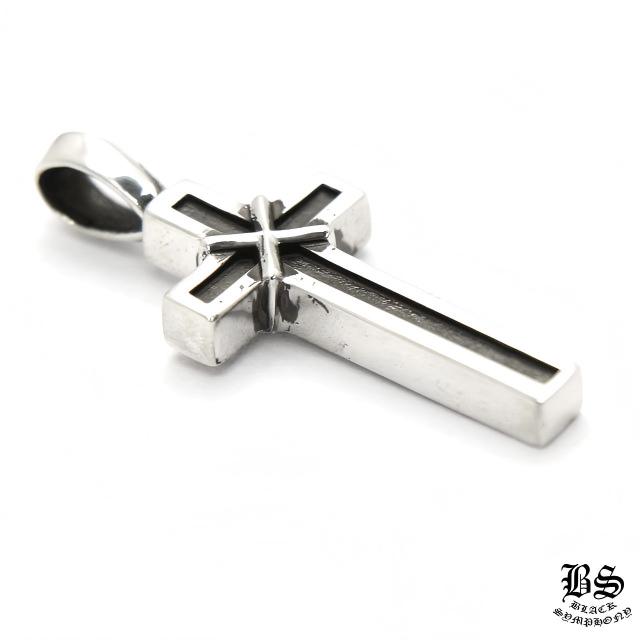 クロムハーツ メイプルソープクロスチャーム