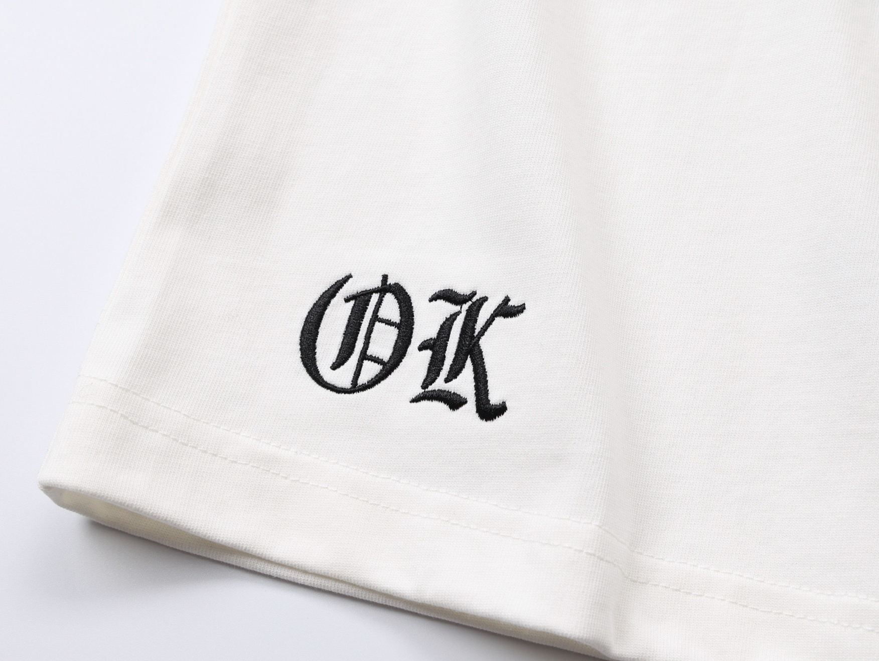 夏の新作 厚手メンズ半袖Tシャツ クロスとレタリング刺繍 ルーズフィット ベーシックデザイン クルーネック 梵字クロムハーツ