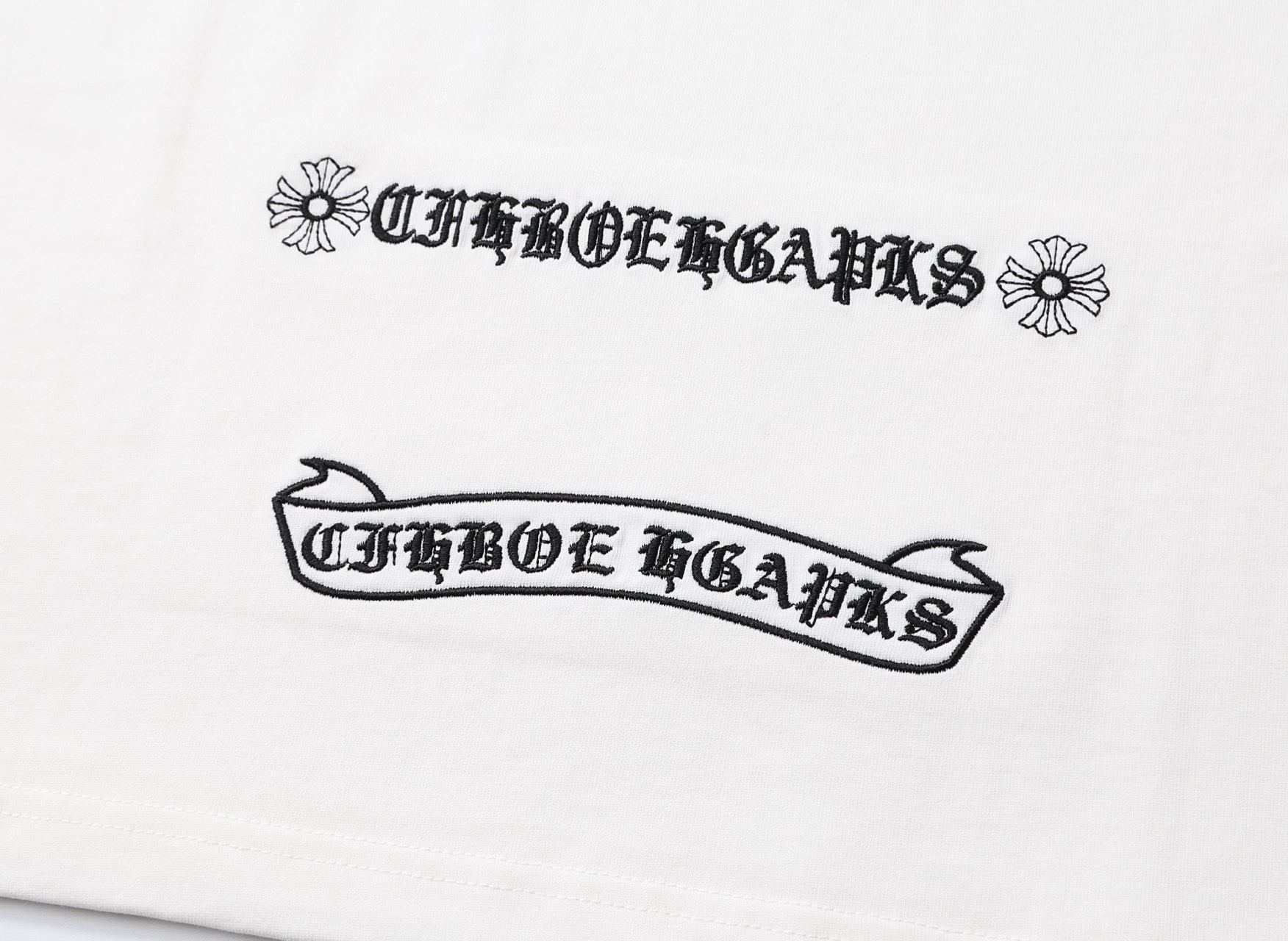 夏の新作 厚手メンズ半袖Tシャツ クロスとレタリング刺繍 ルーズフィット ベーシックデザイン クルーネック 梵字クロムハーツ