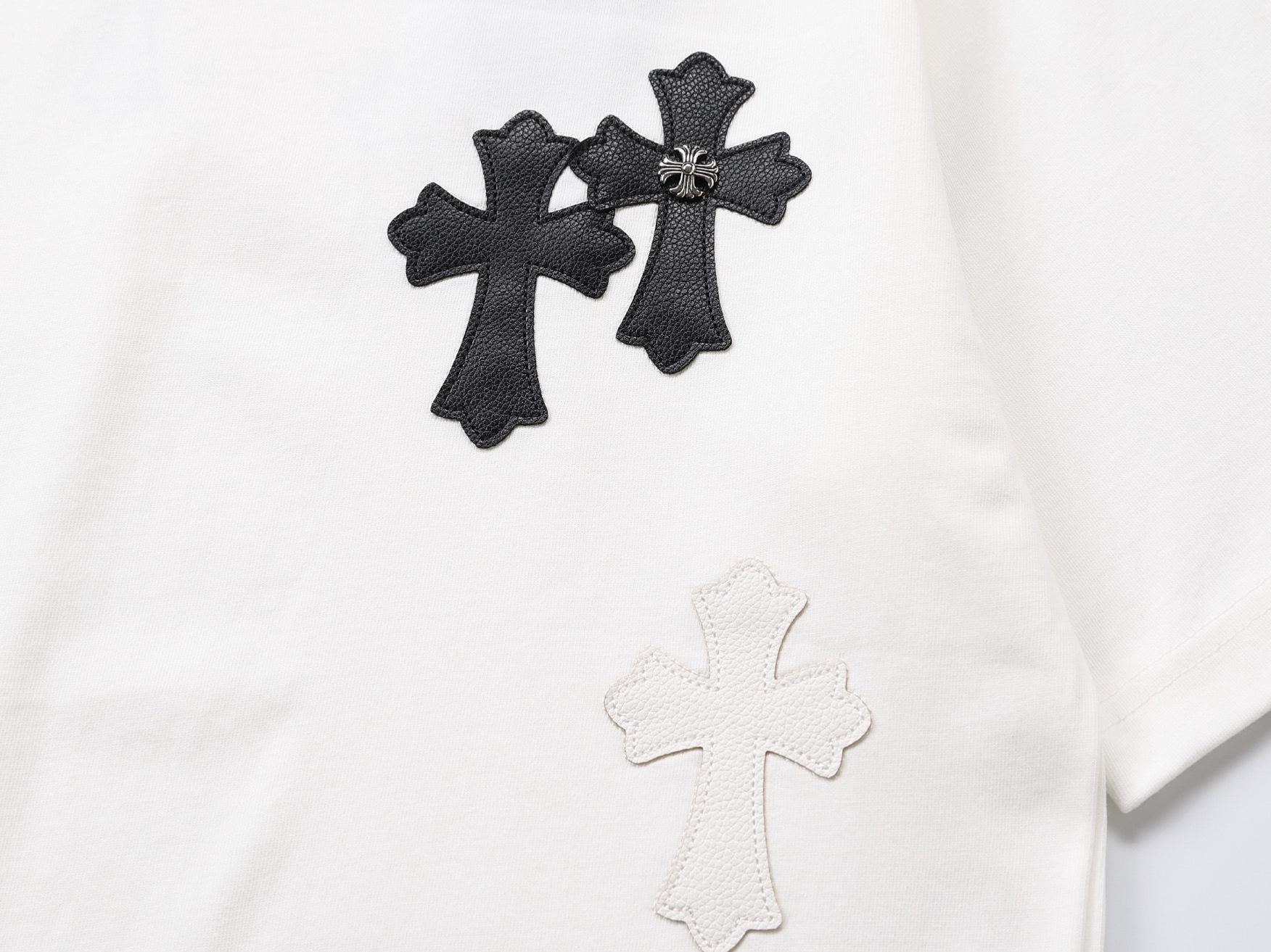 夏の新作 厚手メンズ半袖Tシャツ クロスとレタリング刺繍 ルーズフィット ベーシックデザイン クルーネック 梵字クロムハーツ