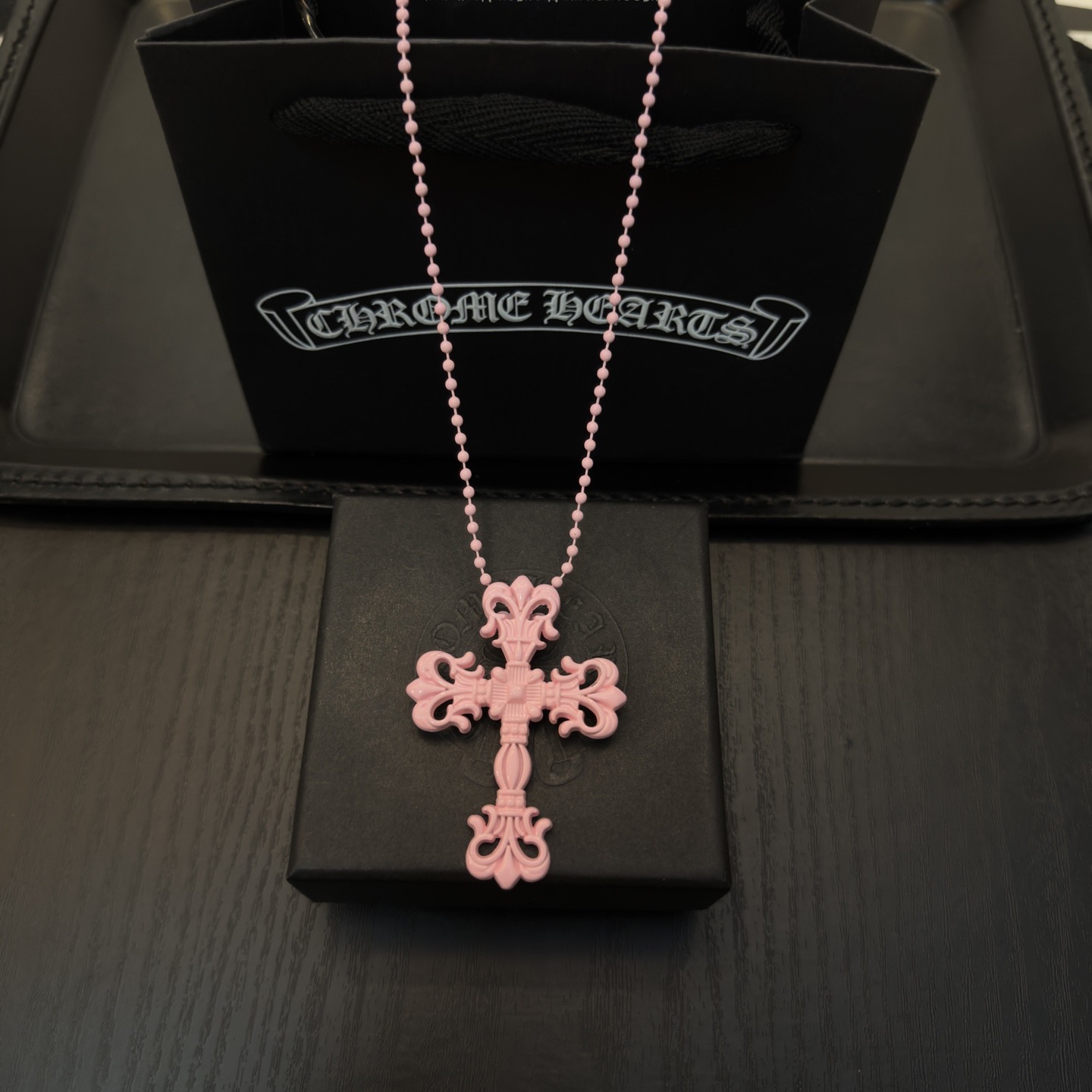 hrome Hearts クロムハーツ フレイムクロス レジンネックレス カラフル 男女兼用 軽量 ゴシック ストリート ファッションアクセサリー