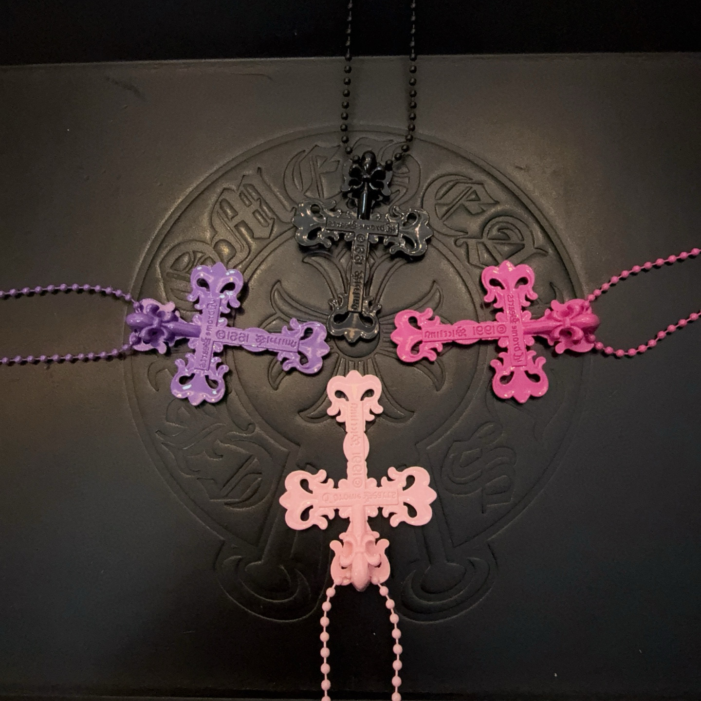 hrome Hearts クロムハーツ フレイムクロス レジンネックレス カラフル 男女兼用 軽量 ゴシック ストリート ファッションアクセサリー