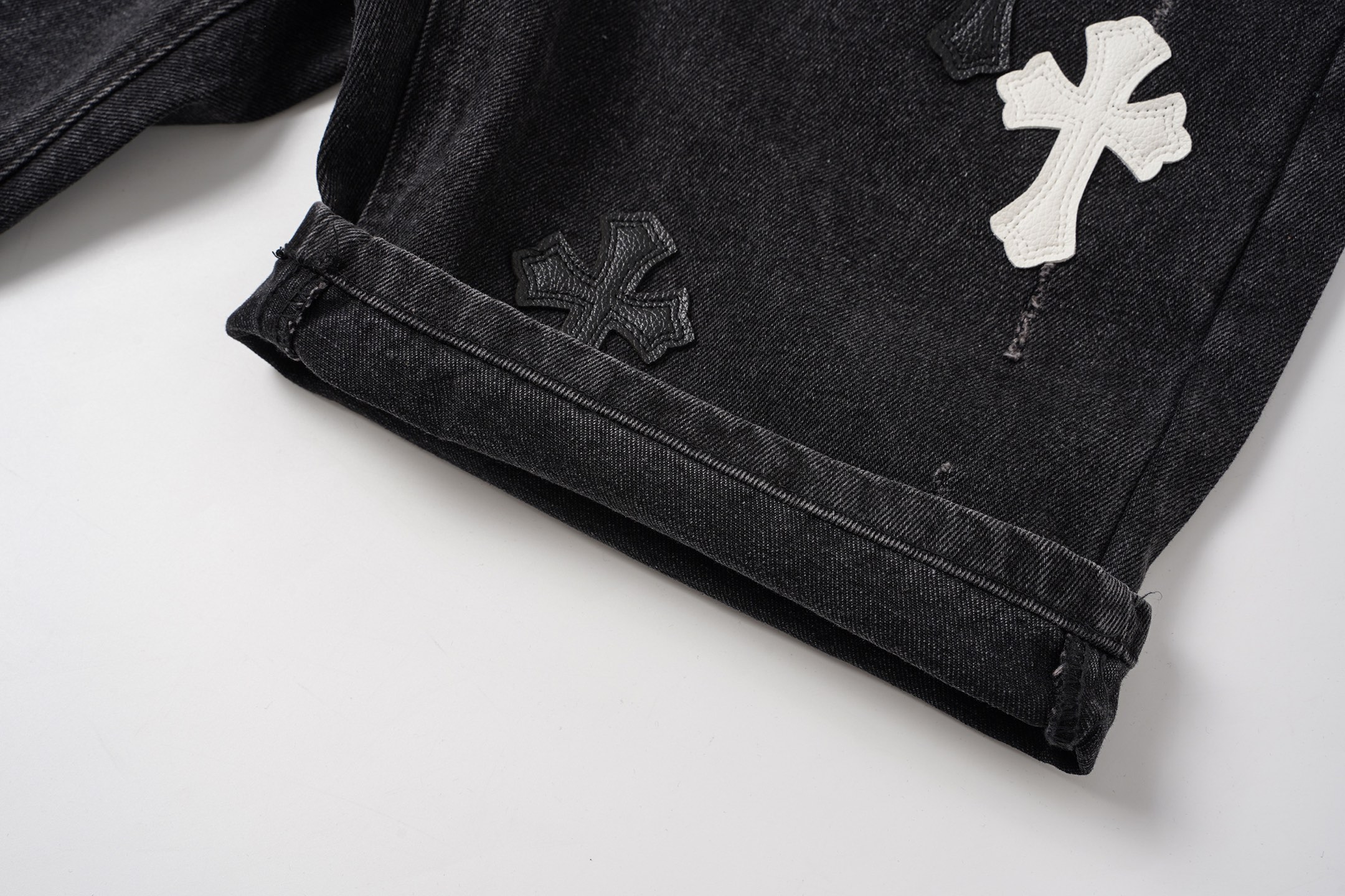 Chrome Hearts クロムハーツ クロス パッチワーク 刺繍 リラックスフィット 5分丈 デニムショーツ ユニセックス ブラック