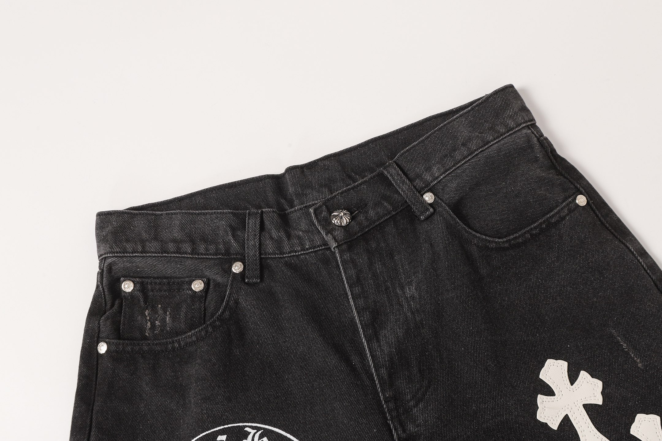 Chrome Hearts クロムハーツ クロス パッチワーク 刺繍 プリント ホースシュー リラックスフィット 5分丈 デニムショーツ ユニセックス ブラック