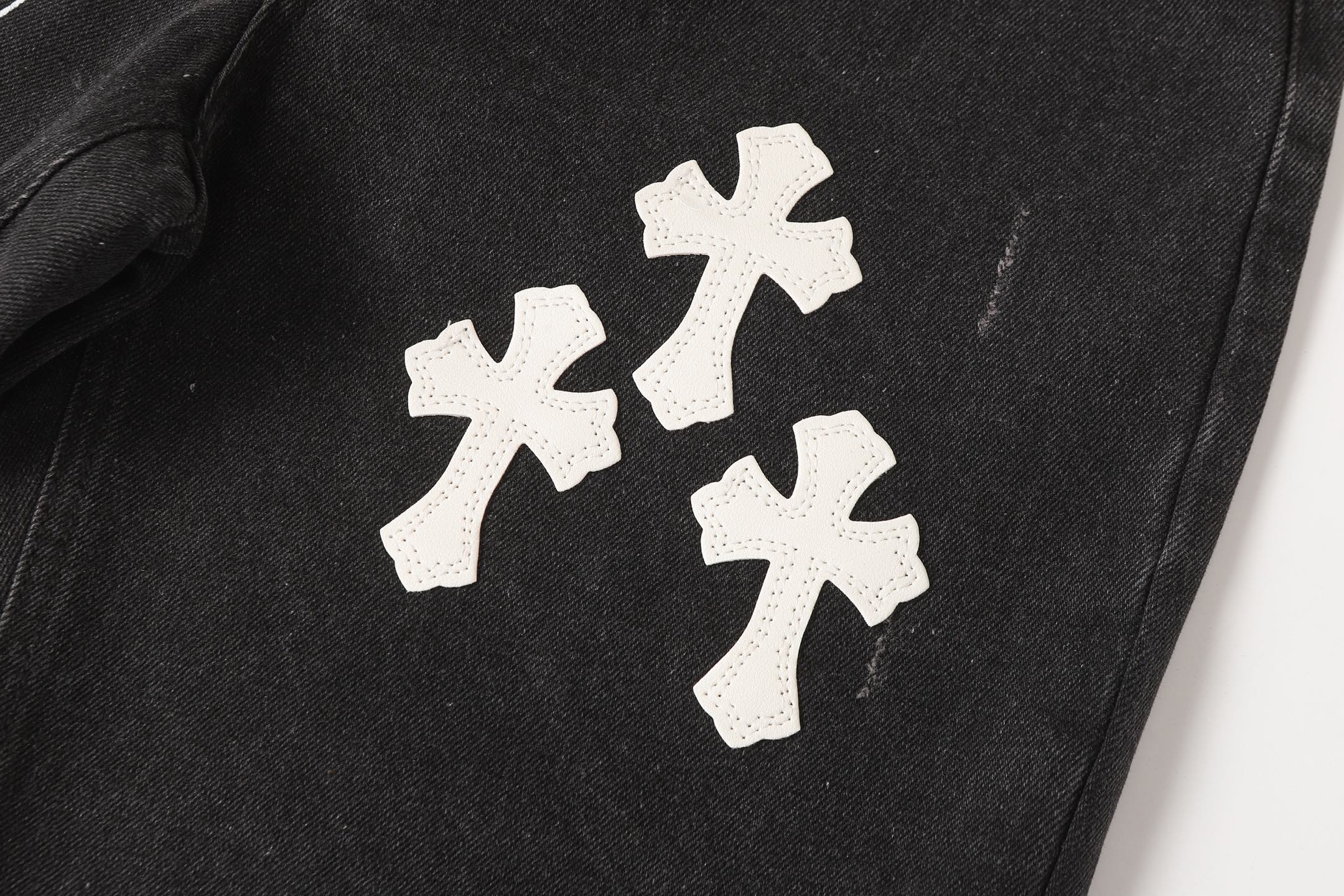 Chrome Hearts クロムハーツ クロス パッチワーク 刺繍 プリント ホースシュー リラックスフィット 5分丈 デニムショーツ ユニセックス ブラック