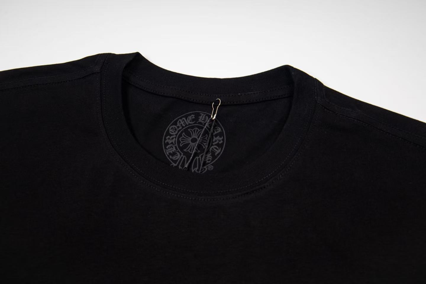 Chrome Hearts クロスバックスノーフレーク半袖Tシャツ 吸湿性に優れた柔らかな素材 高温インクプリント仕様 男女兼用