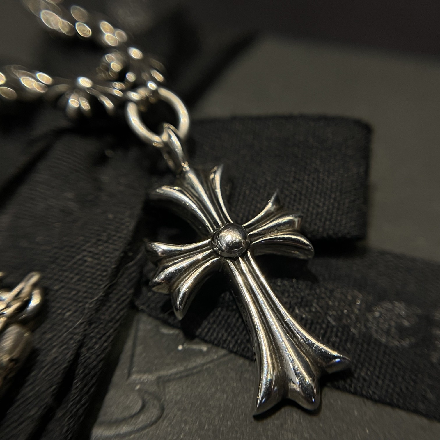 Chrome Hearts クロムハーツ クロス一体型ネックレス ゴシック調 クロスパーツ連結