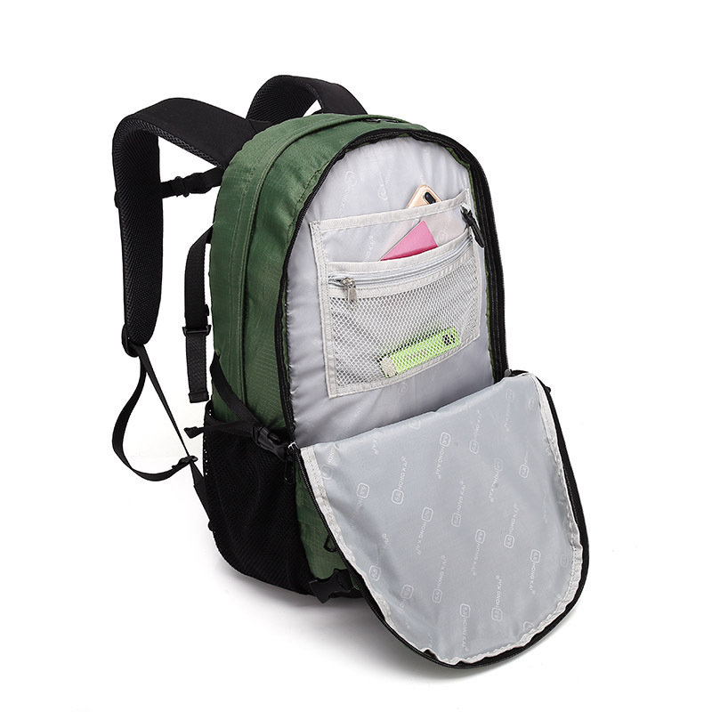 6.5W solar-powered emergency charging backpack