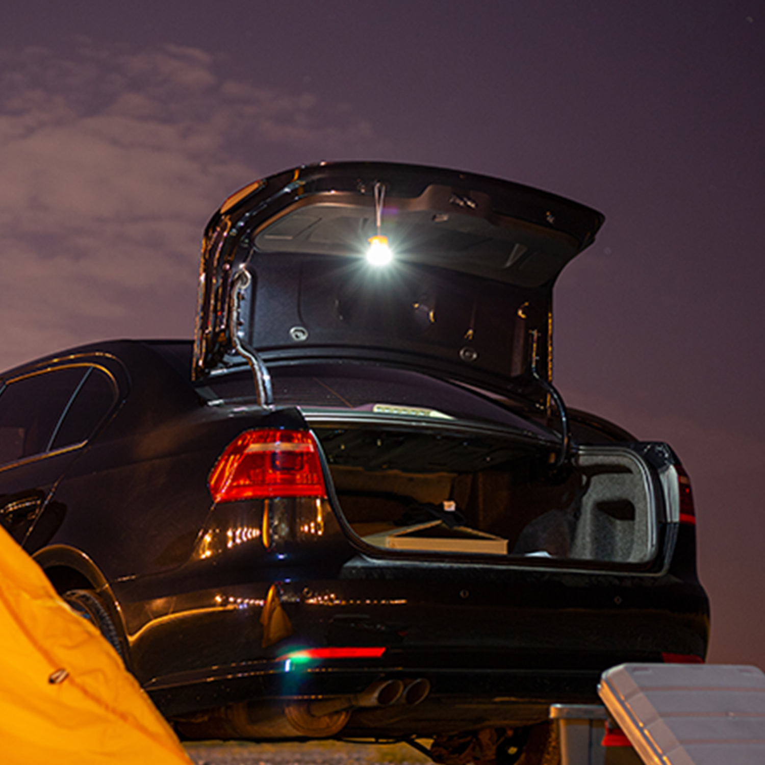 Outdoor mini inflatable pump with light