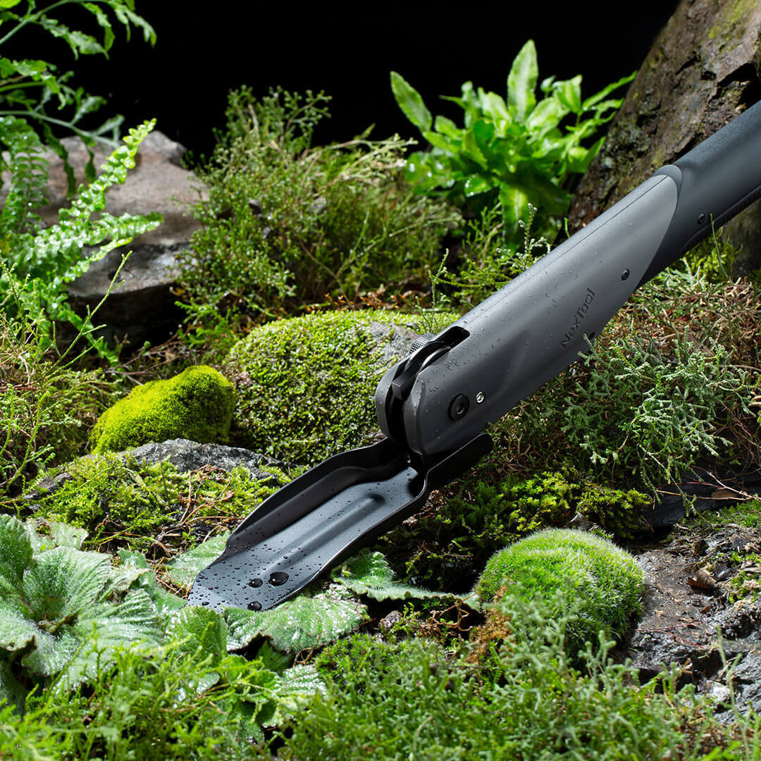 Outdoor multi-functional folding shovel