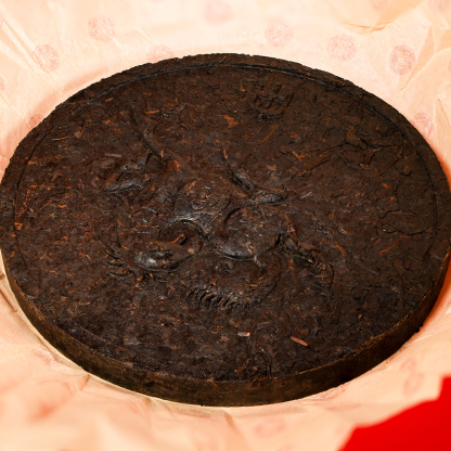 馬年禮盒藏茶餅｜買二送一 · 新年珍藏禮，茶香賀歲