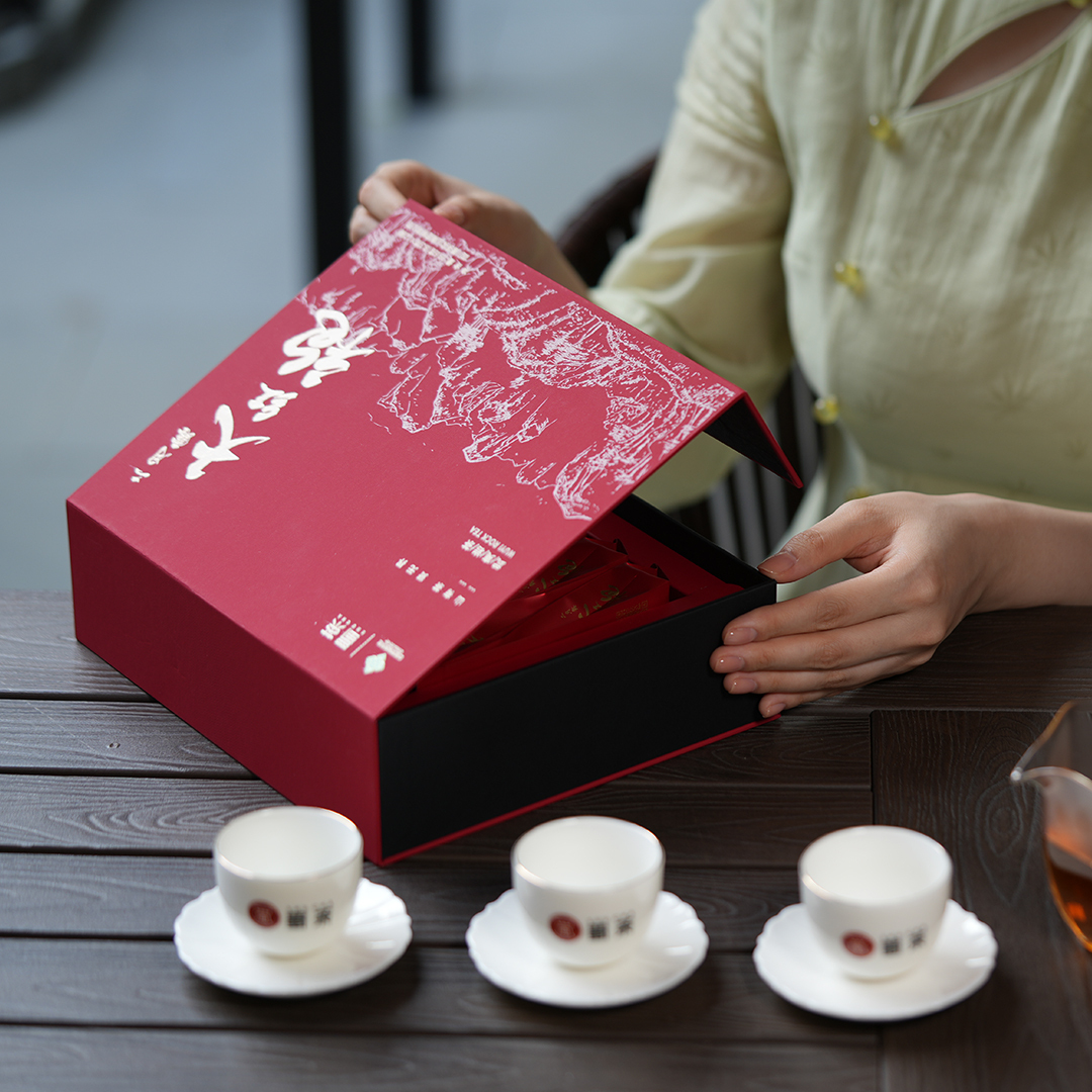 二月露·大紅袍