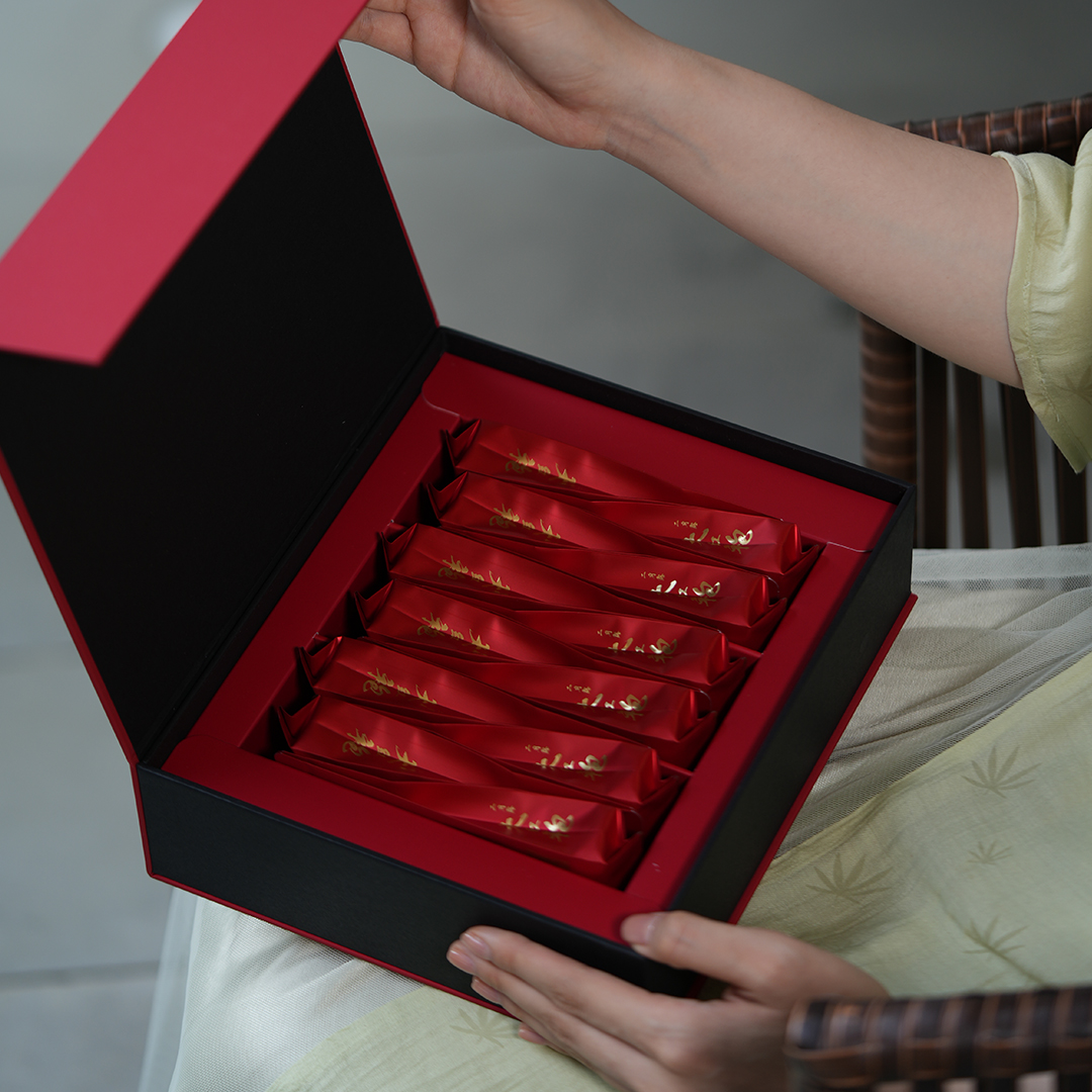 二月露·大紅袍