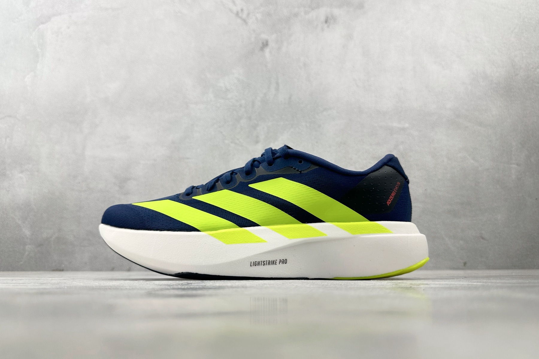 adidas Adizero Evo SL 跑鞋