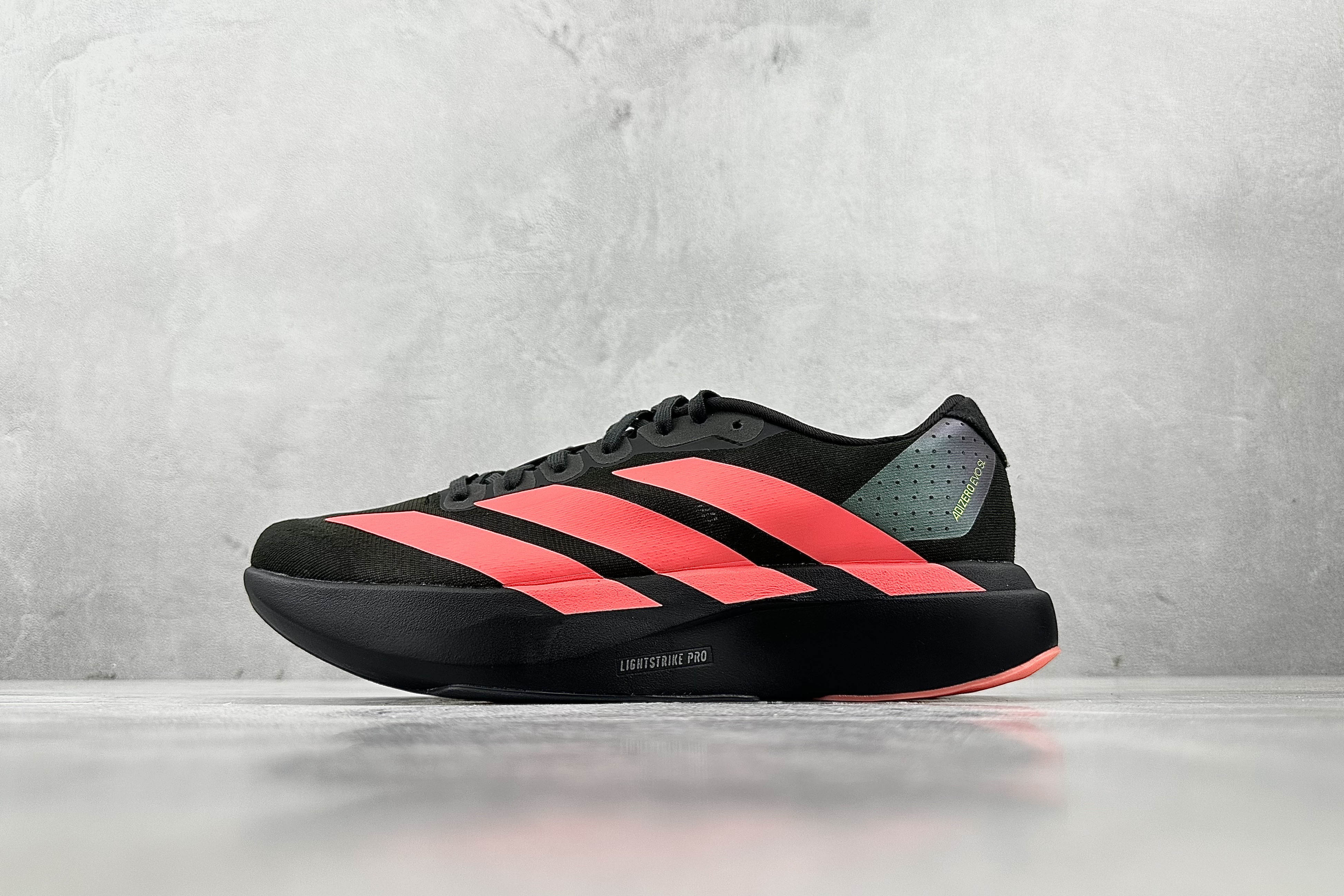 adidas Adizero Evo SL 跑鞋